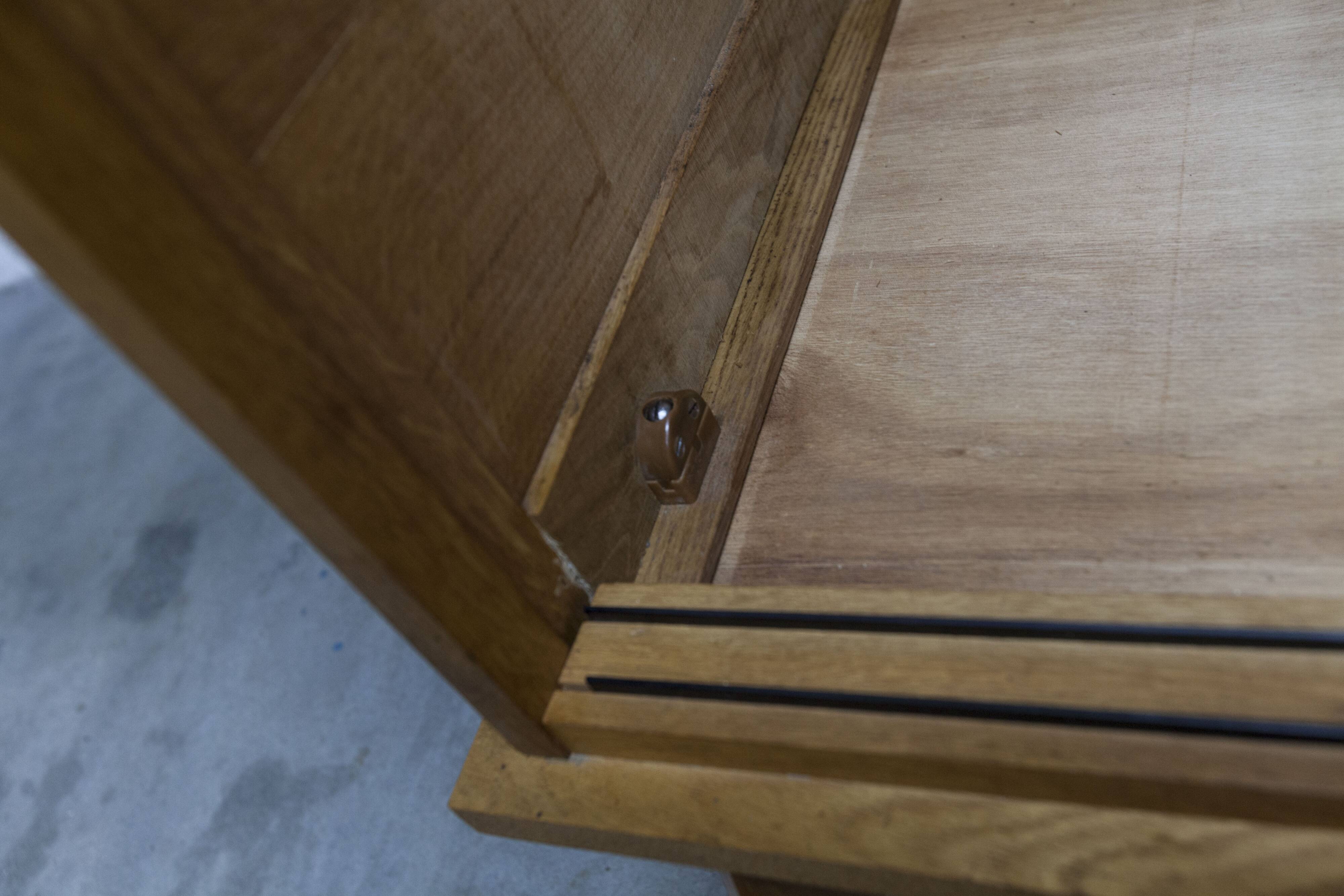 Armoire penderie 1950 pieds compas portes coulissantes plateau neuf