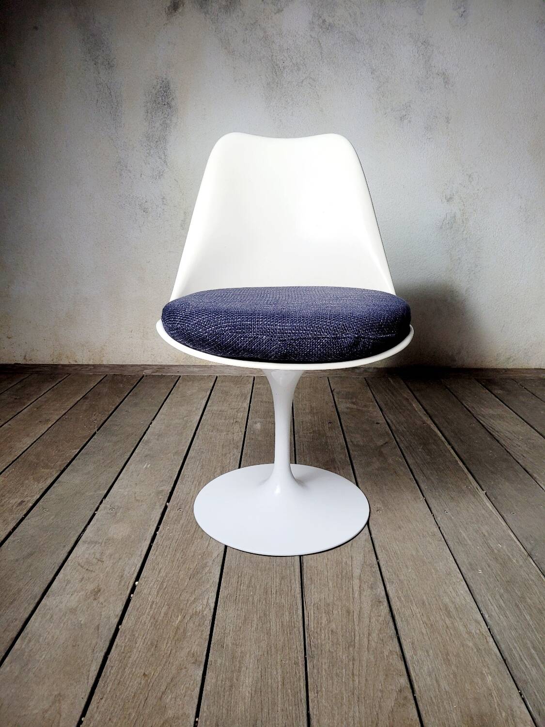 4 Knoll International tulip chairs by Eero saarinen