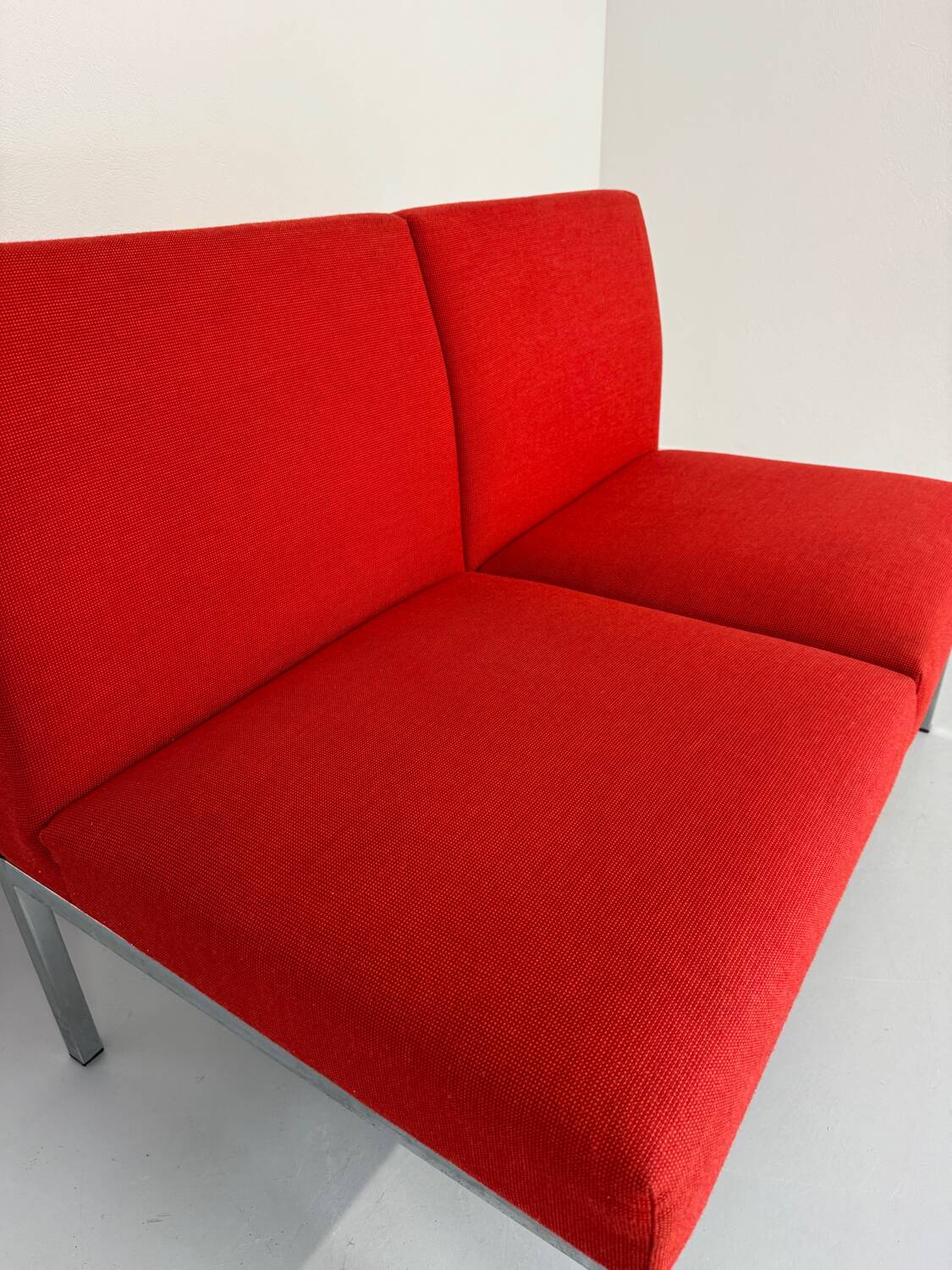 Vintage 2-seater sofa from the 70s, Artifort design, red