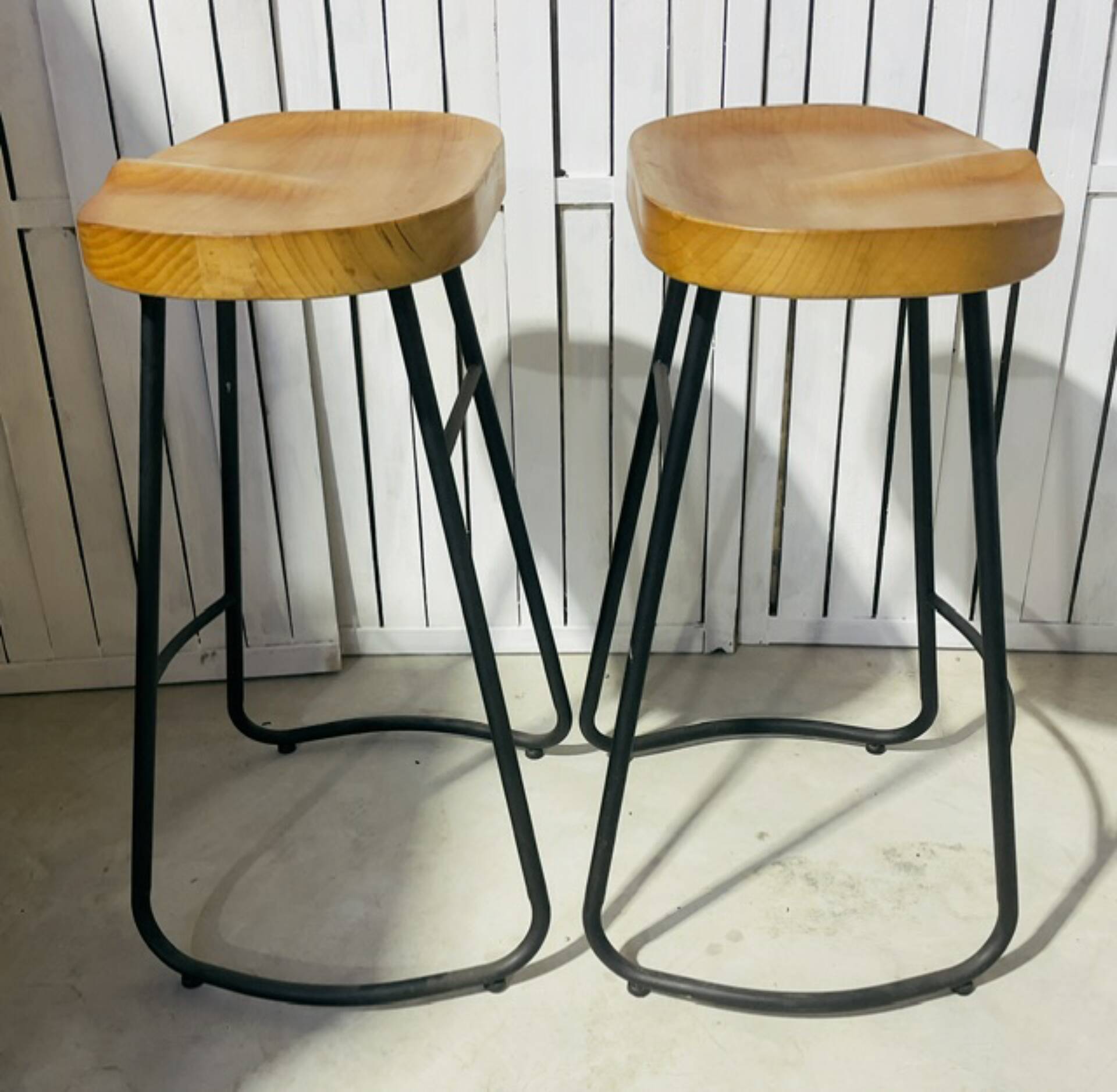 Modern and elegant bar stools