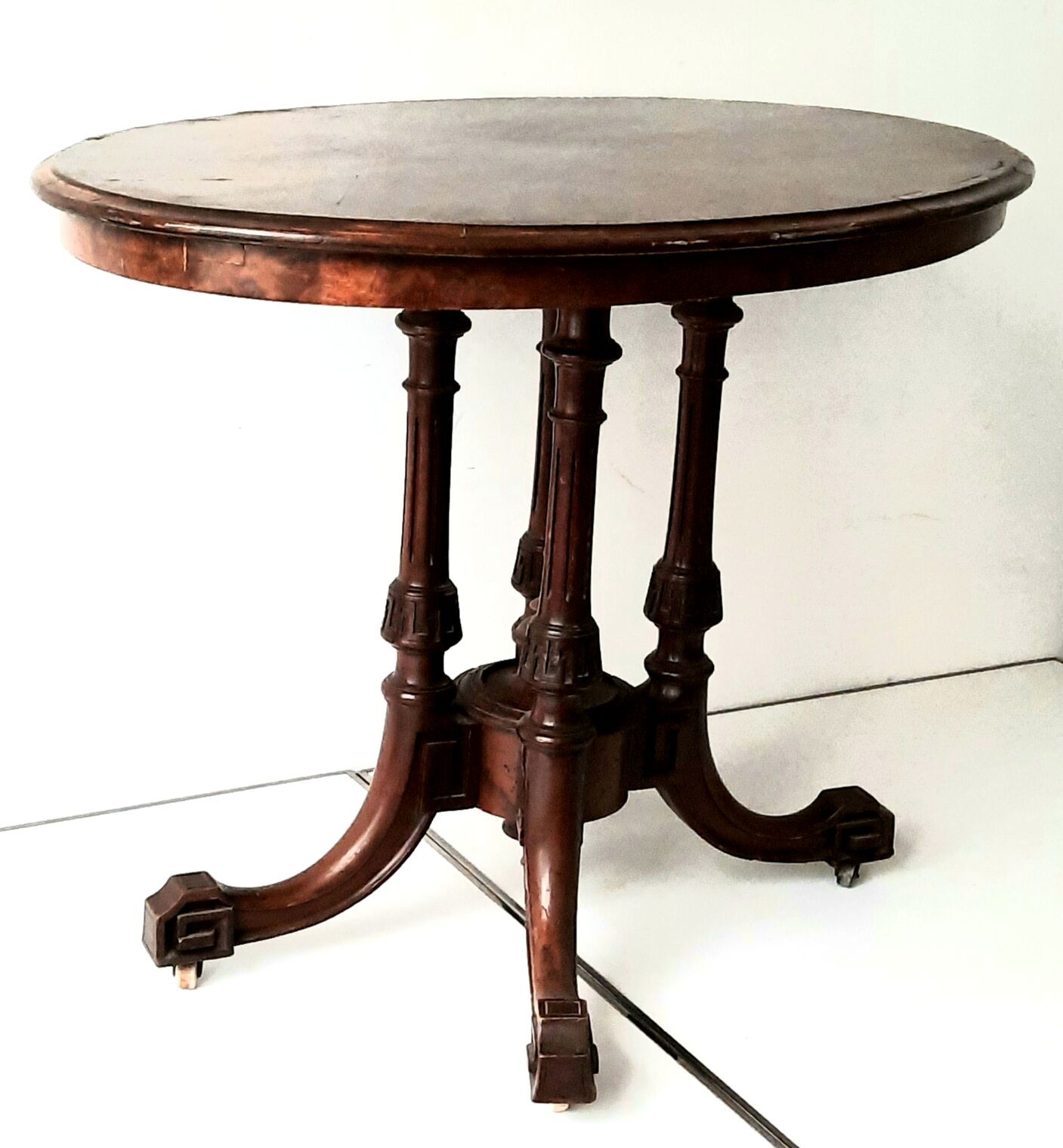 Middle oval table in Art Deco mahogany around 1930