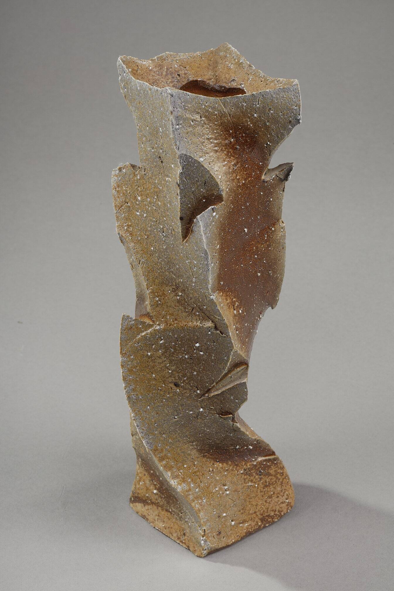 Soliflore Bizen pottery sculpture from Mori Taiga, Japan