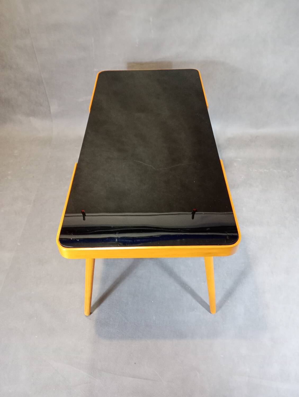 Table basse Jiri Jiroutek par Cesky Nabytok