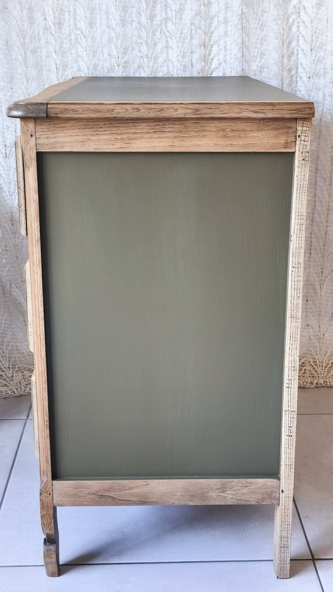 Oak chest of drawers