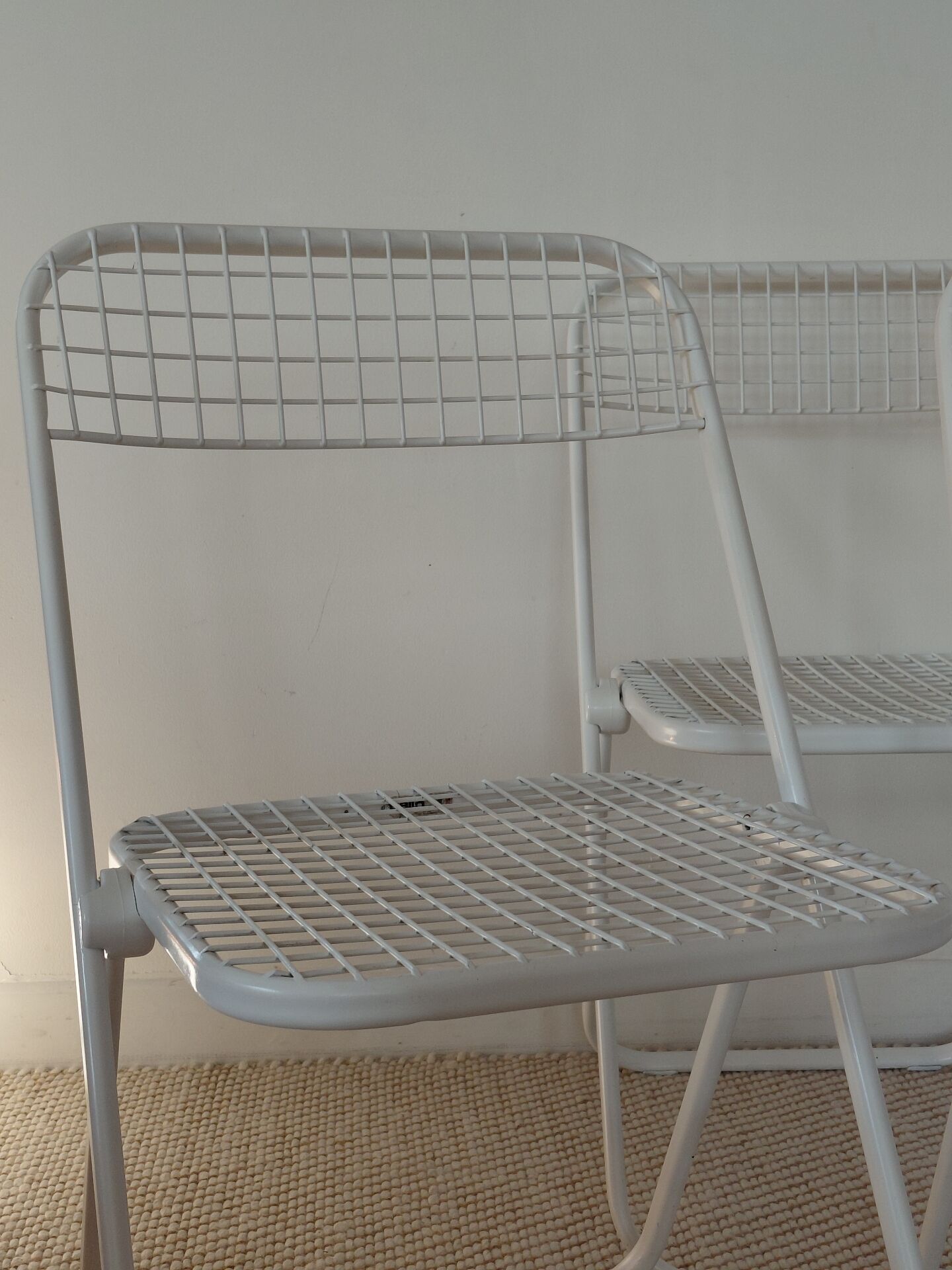 Suite de 3 chaises pliantes Talin en métal blanc, Italie années 70