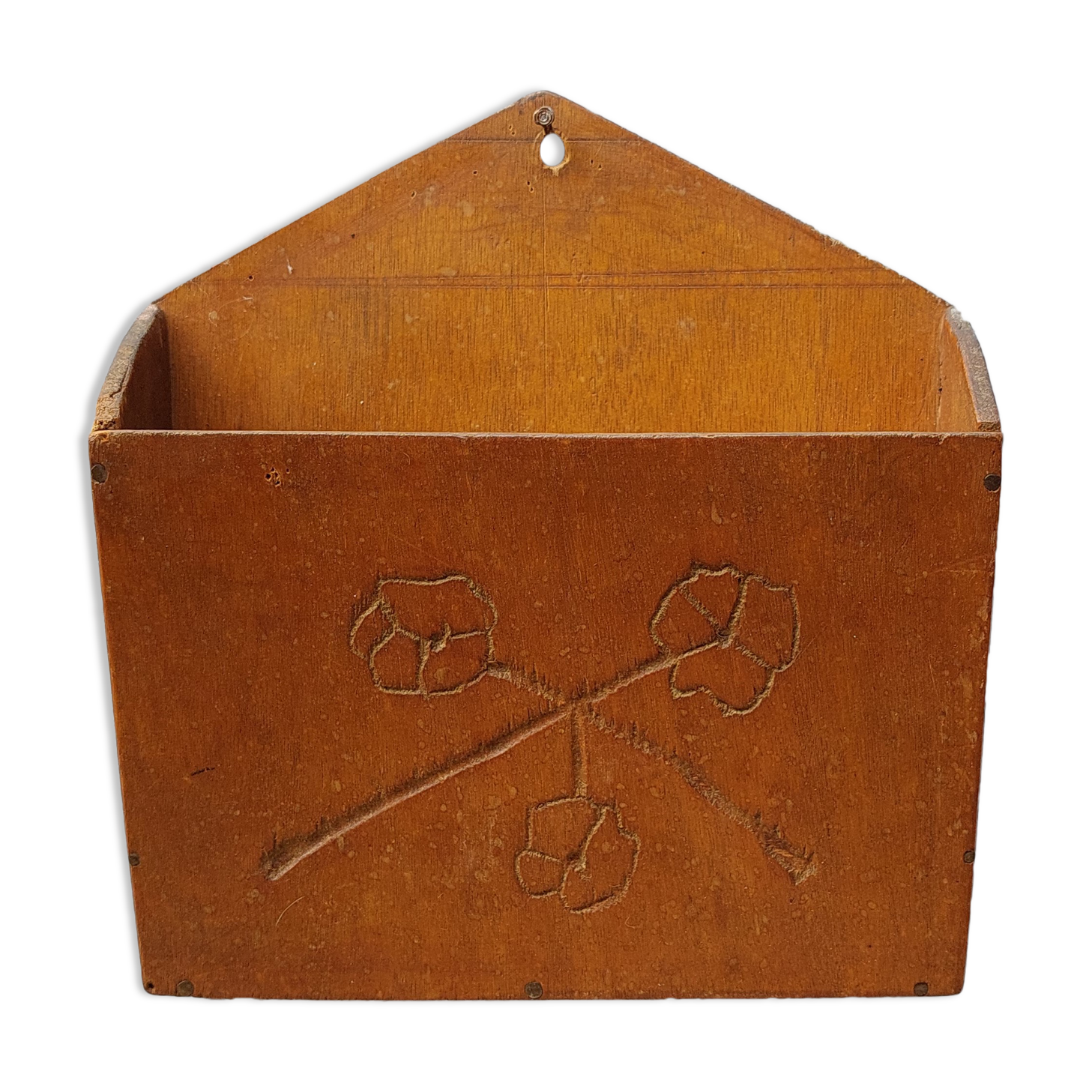 Wall shelf with letter holder