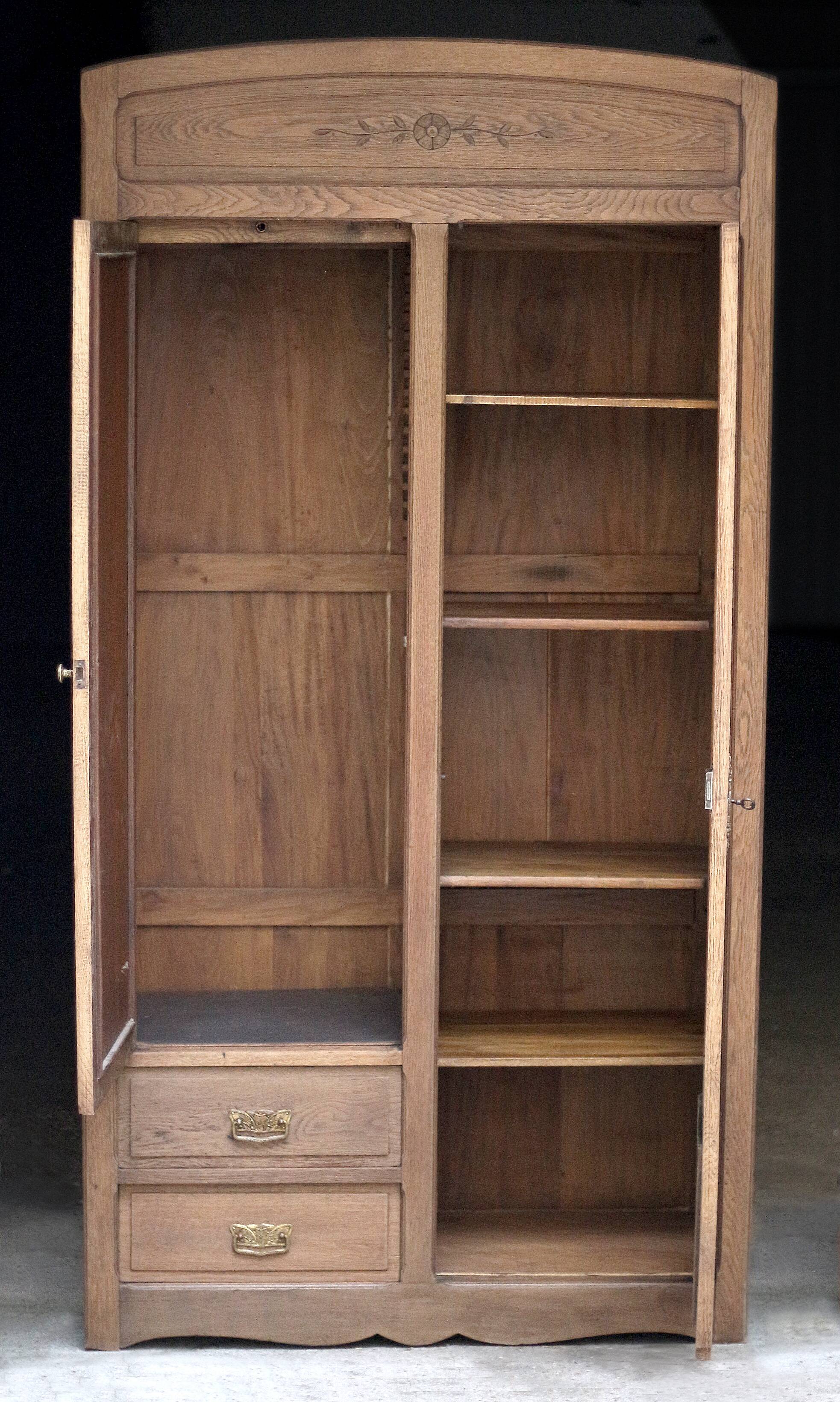 Superb large Parisian oak wardrobe (1930s/1940s)