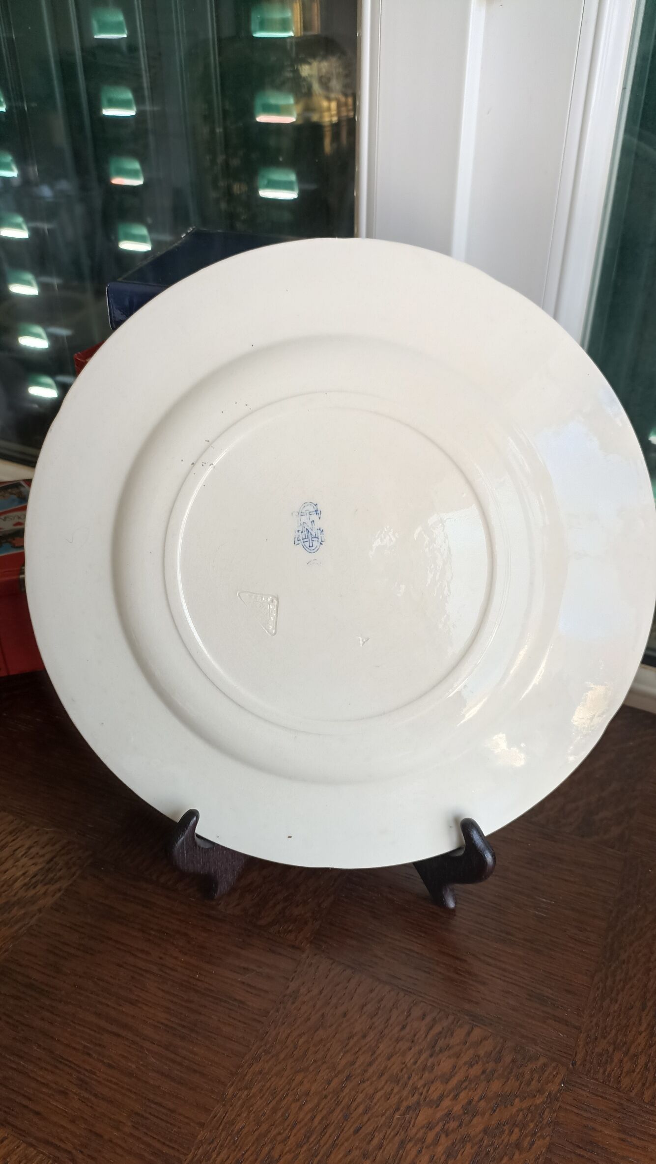 Gien plate in ivory iron - Saint-Quentin - WWI