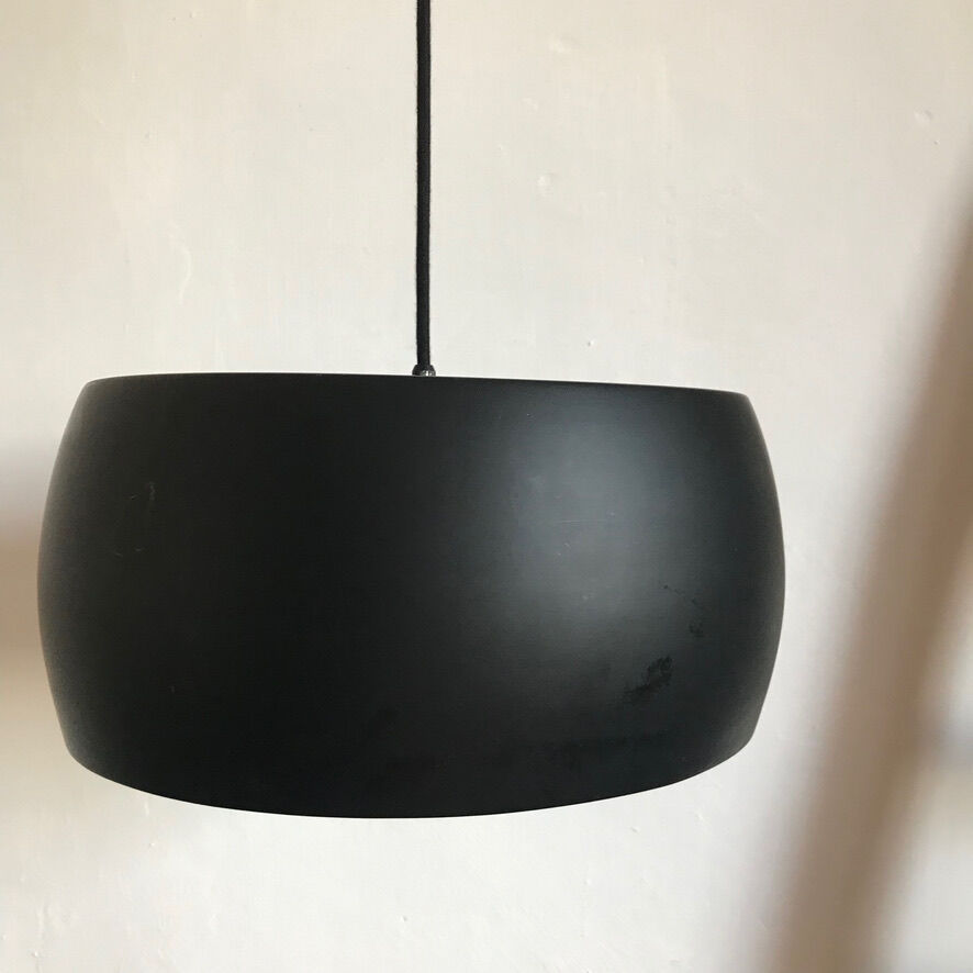 Black metal suspension