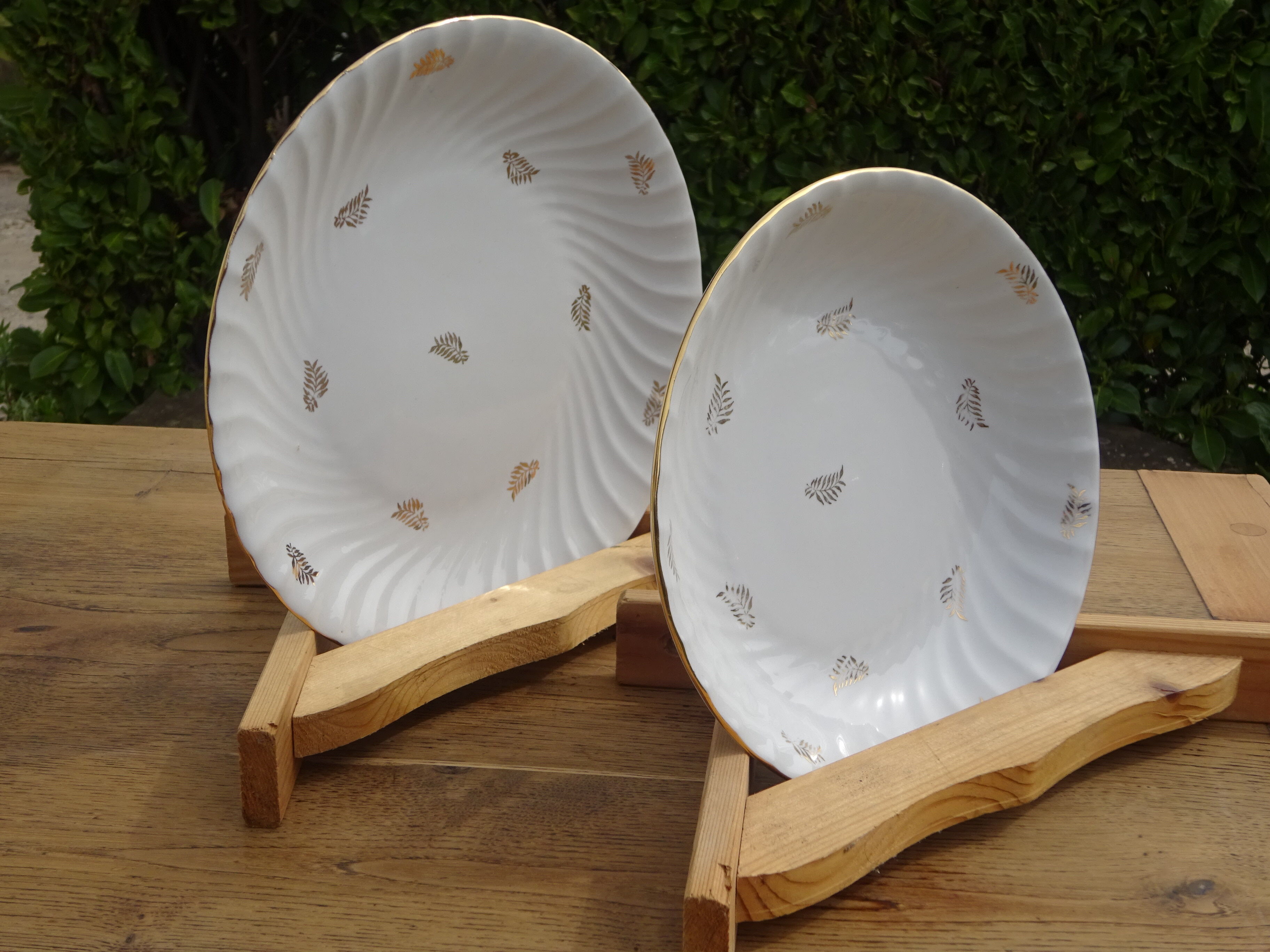 White and gold plate service, Vitriam porcelain