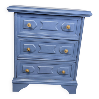 Small chest of drawers - 3 carved drawers