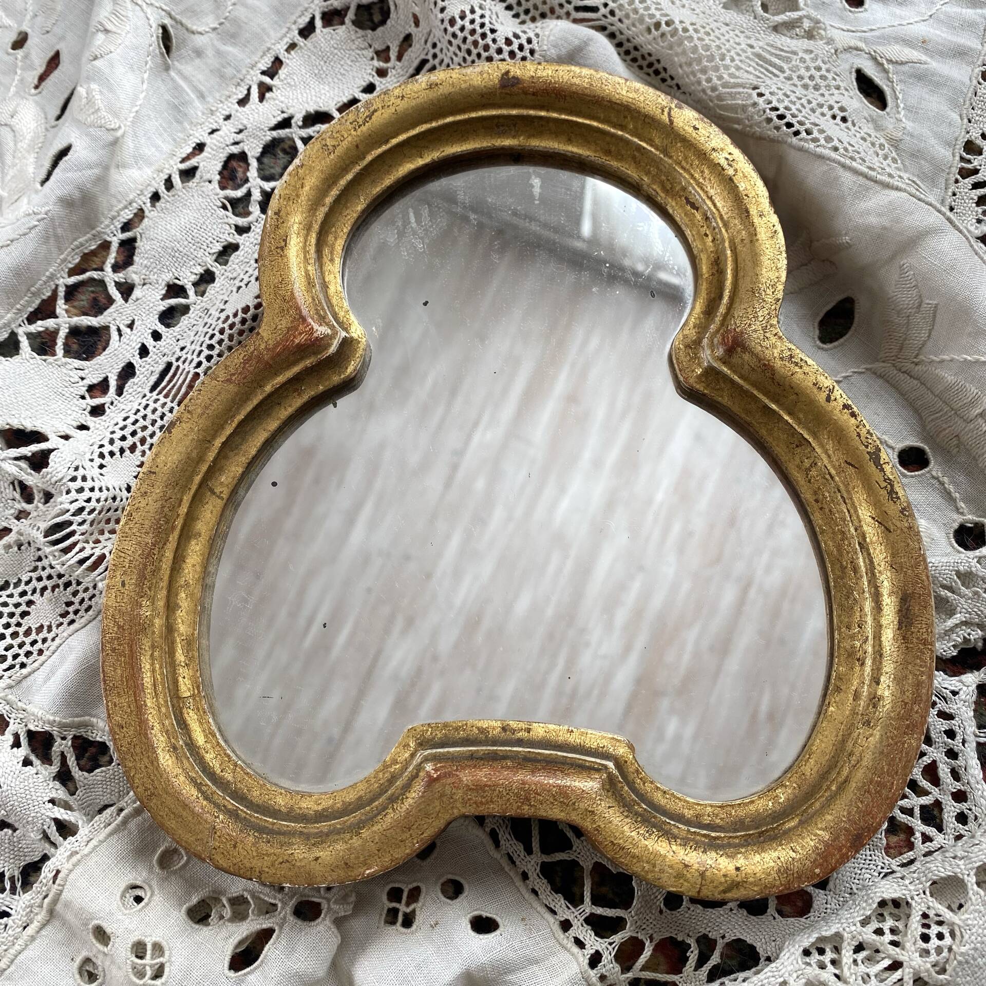 Miroir ancien trilobé en bois doré 22 cm 