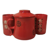 Tisanière et deux tasses en céramique rouge et noire, motif asiatique