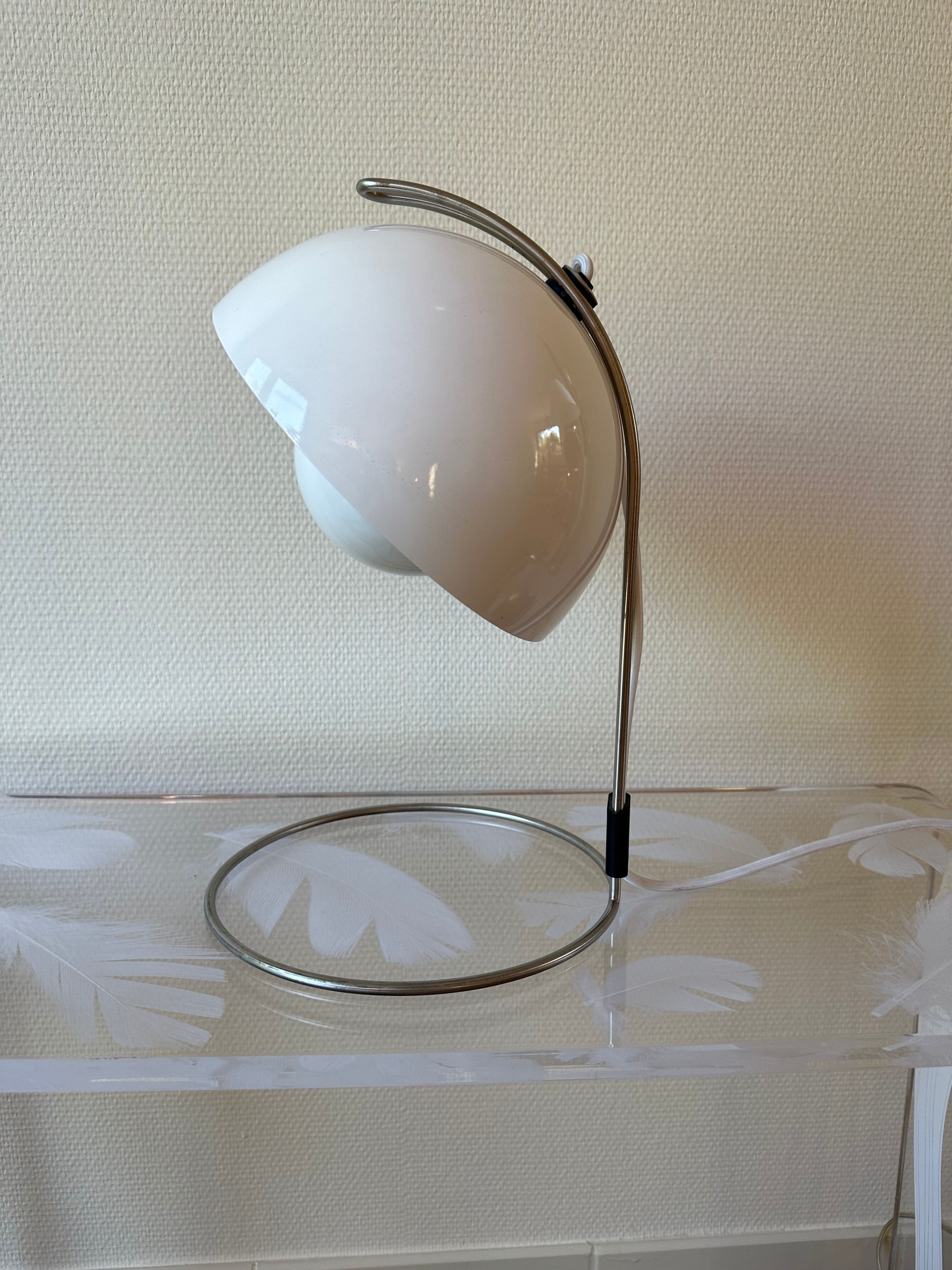 Vener Flowerpot Lamp Panton VP4 bright white And Tradition
