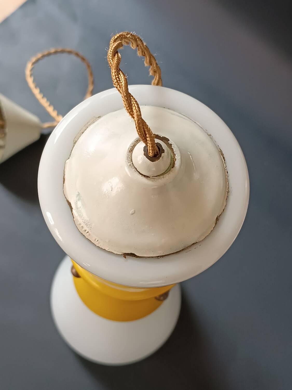 White and yellow opaline diabolo pendant light