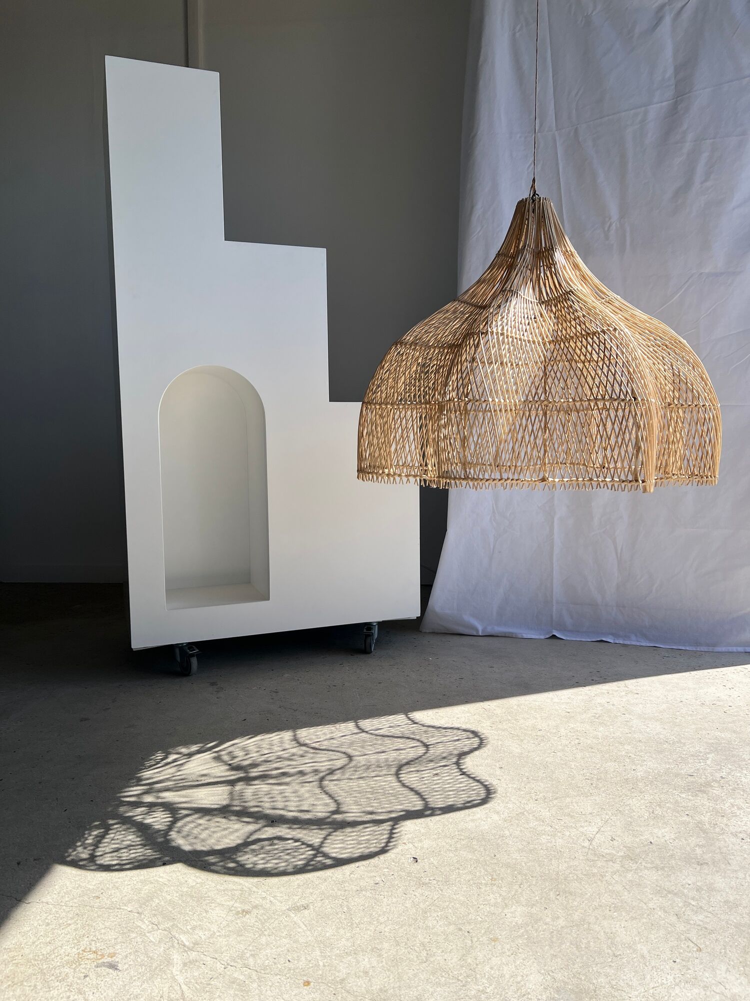 Rattan pendant lamp in the shape of a flower