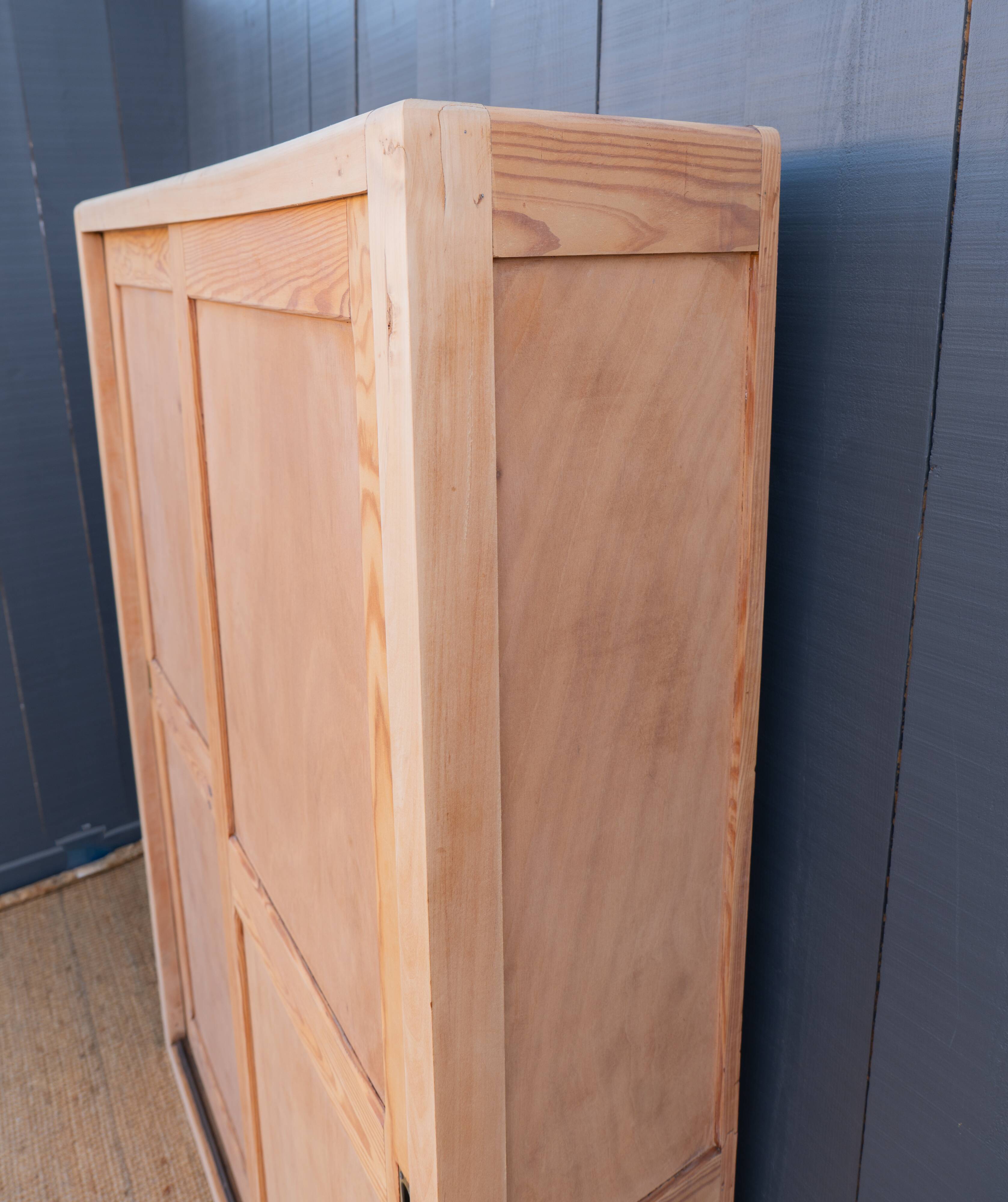 Sliding door wardrobe