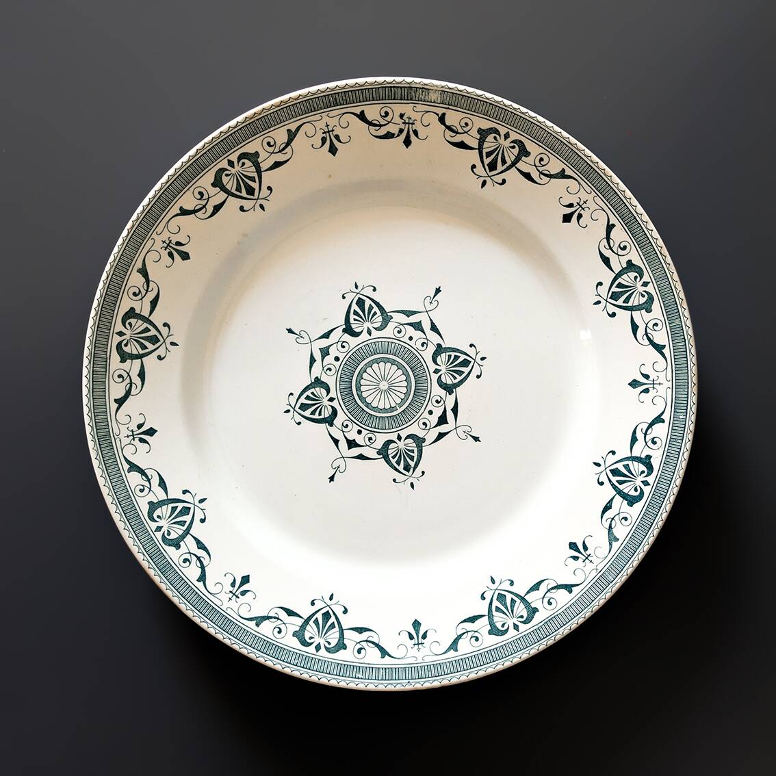 Creil & Montereau round ironstone platter "Admiral" D28.5cm