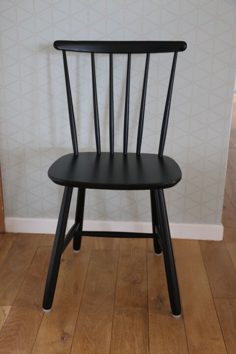 Black Scandinavian chair