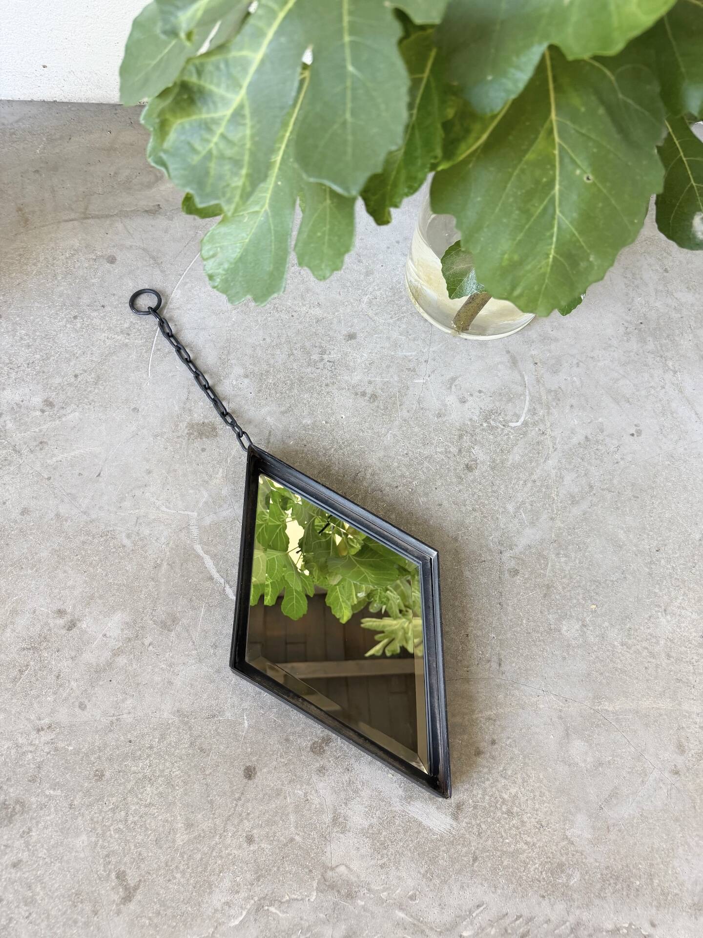 Miroir brutaliste losange en fer