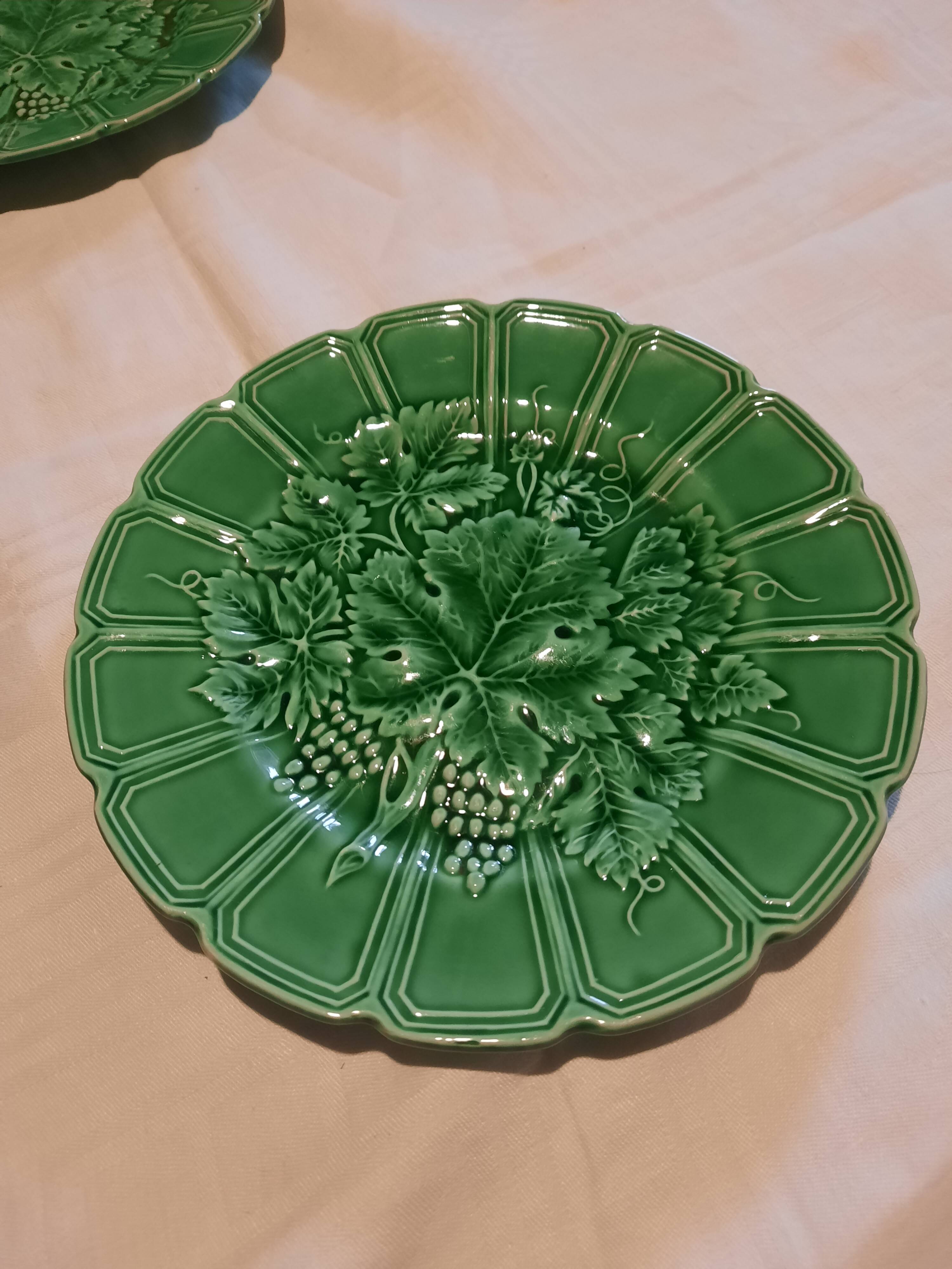 6 plates in barbotine 19 cm