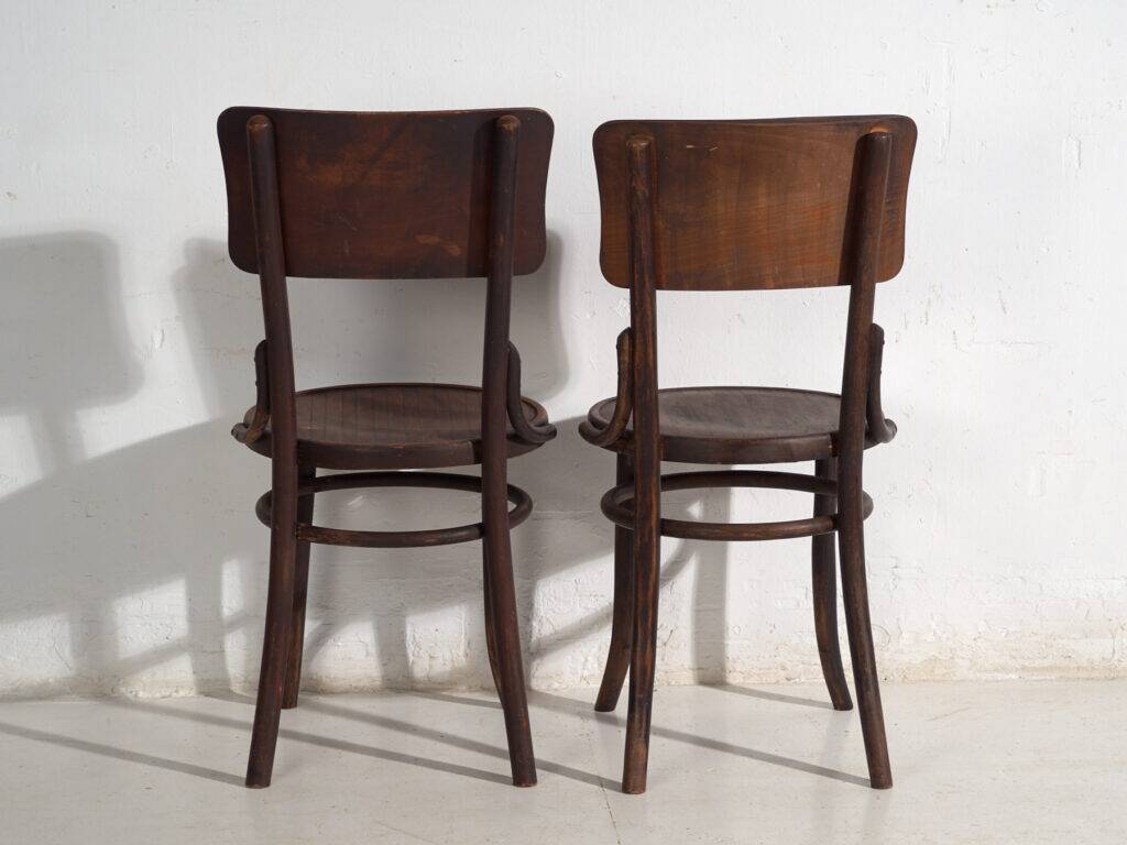 Pair of Thonet-style chairs in bent wood with a curved board backrest – Central Europe, circa 1920