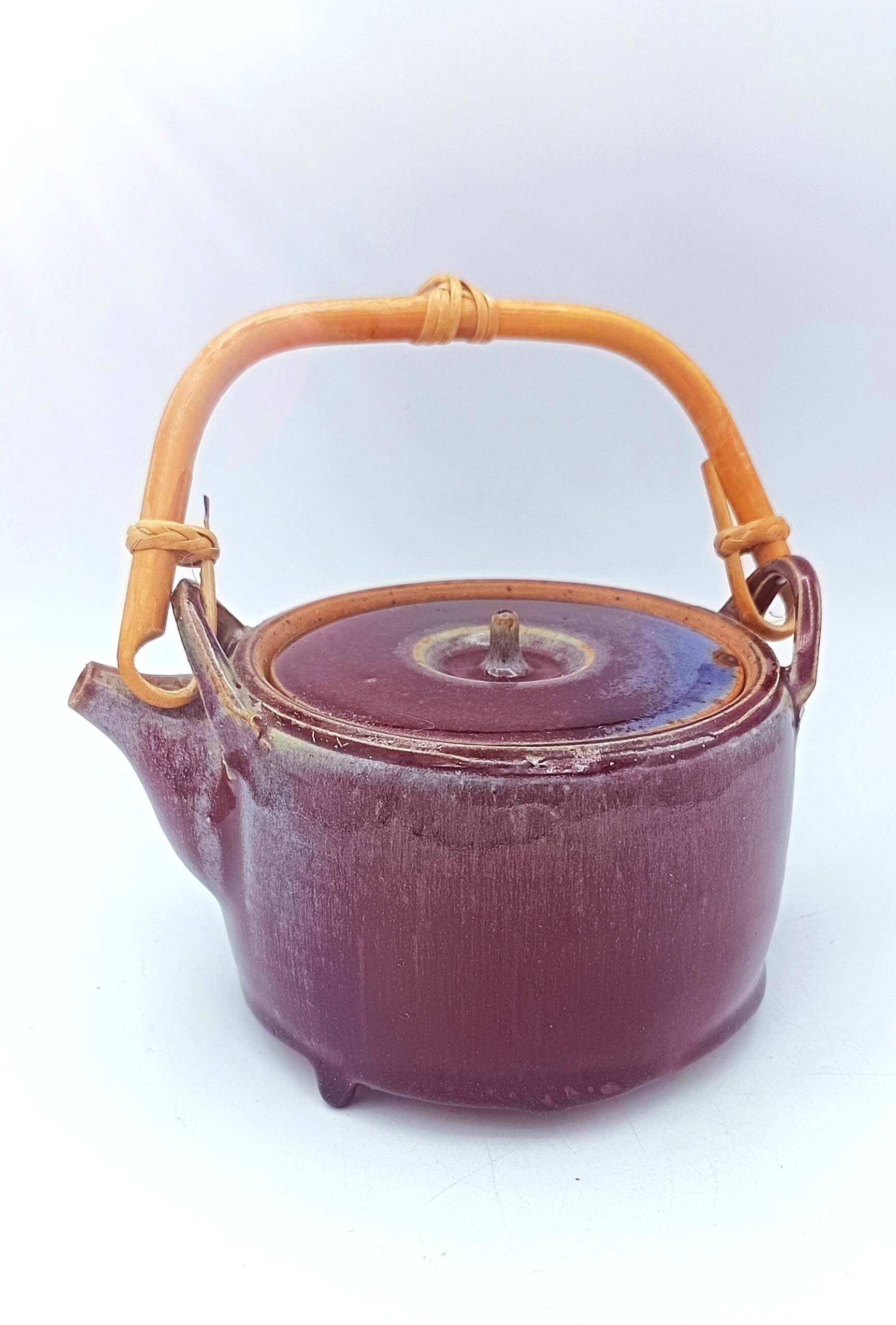 Stoneware teapot - to be identified