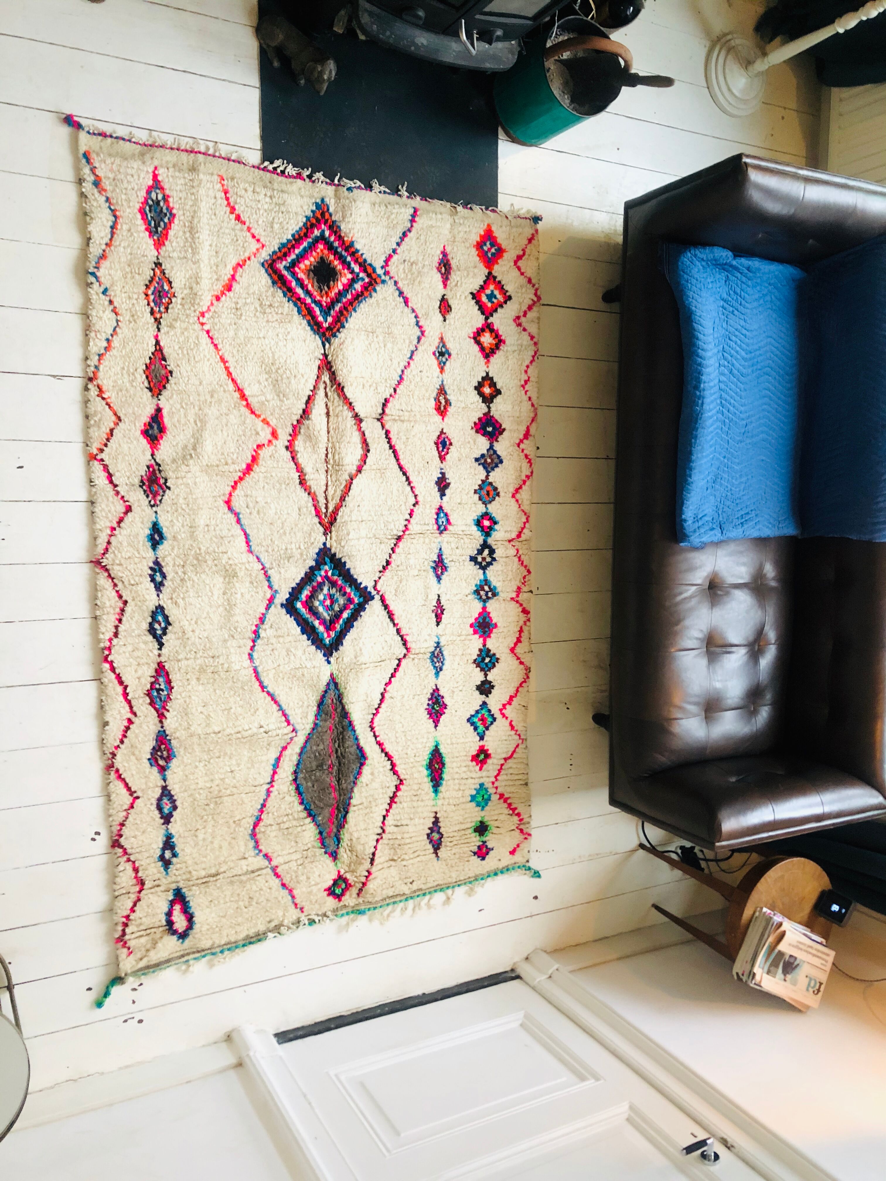 Berber vintage rug 100% wool, handcrafted. free shipping in europe. unique! 250x145cm