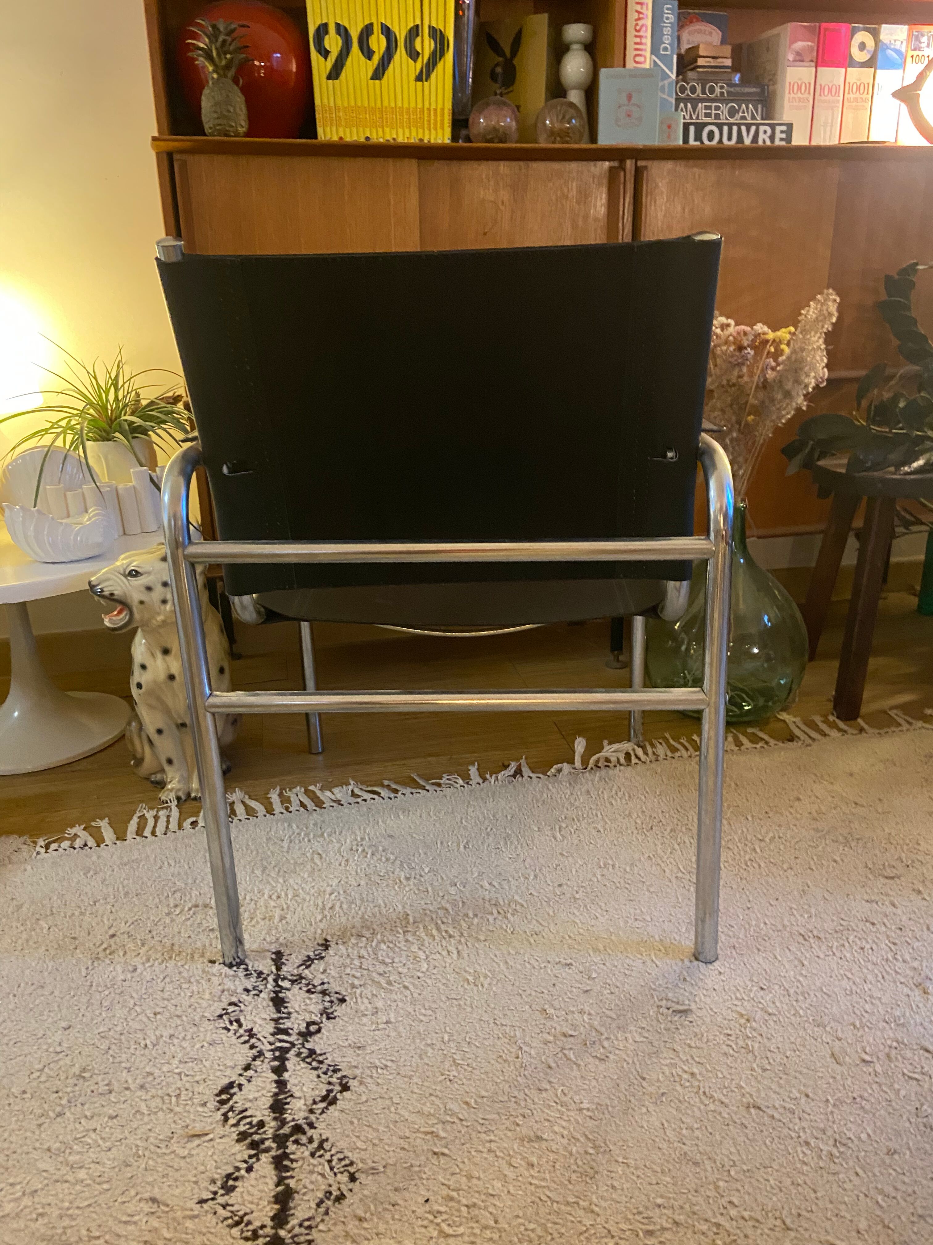 Tubular armchair and vintage skaï
