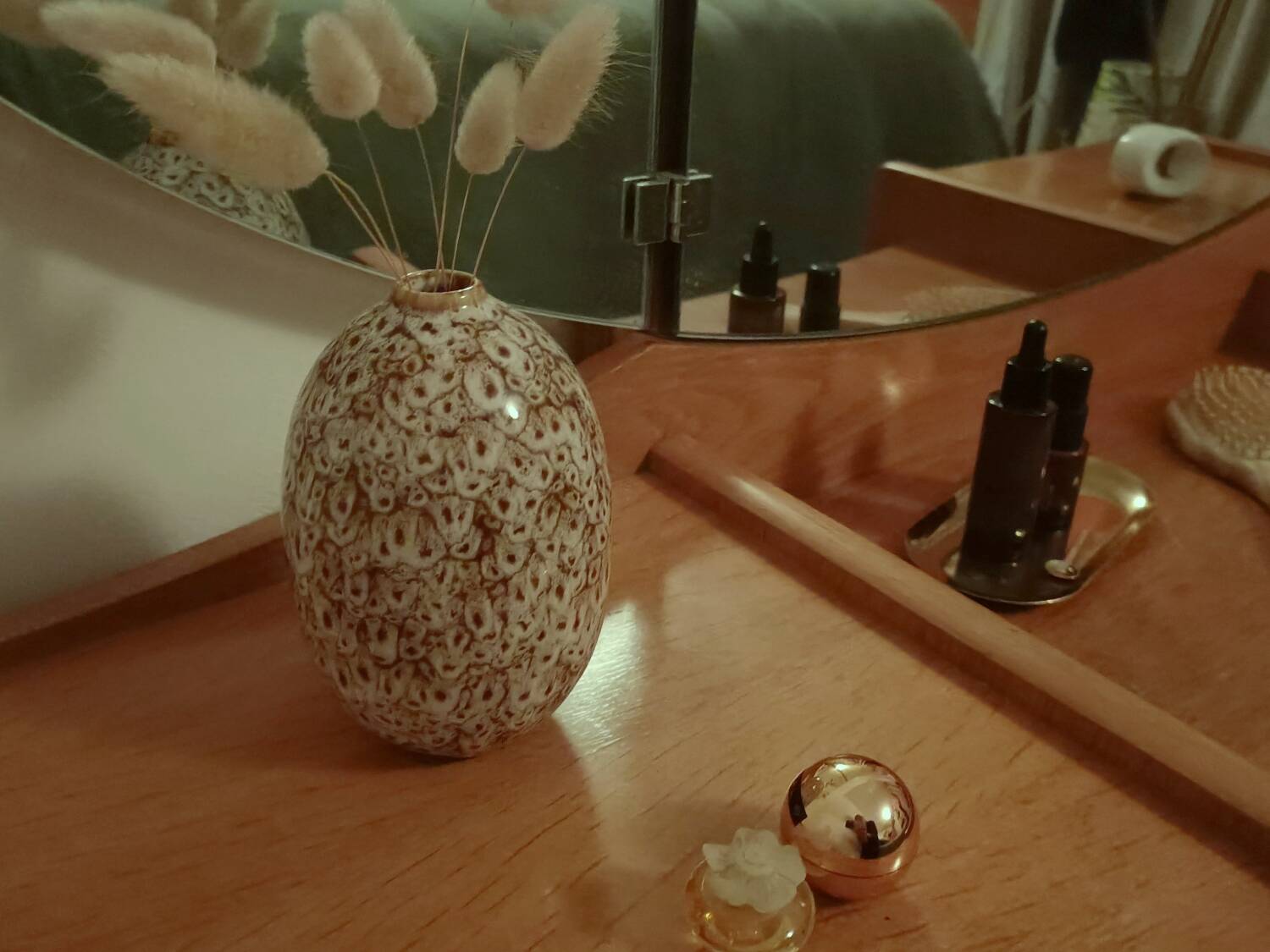 Triptych dressing table