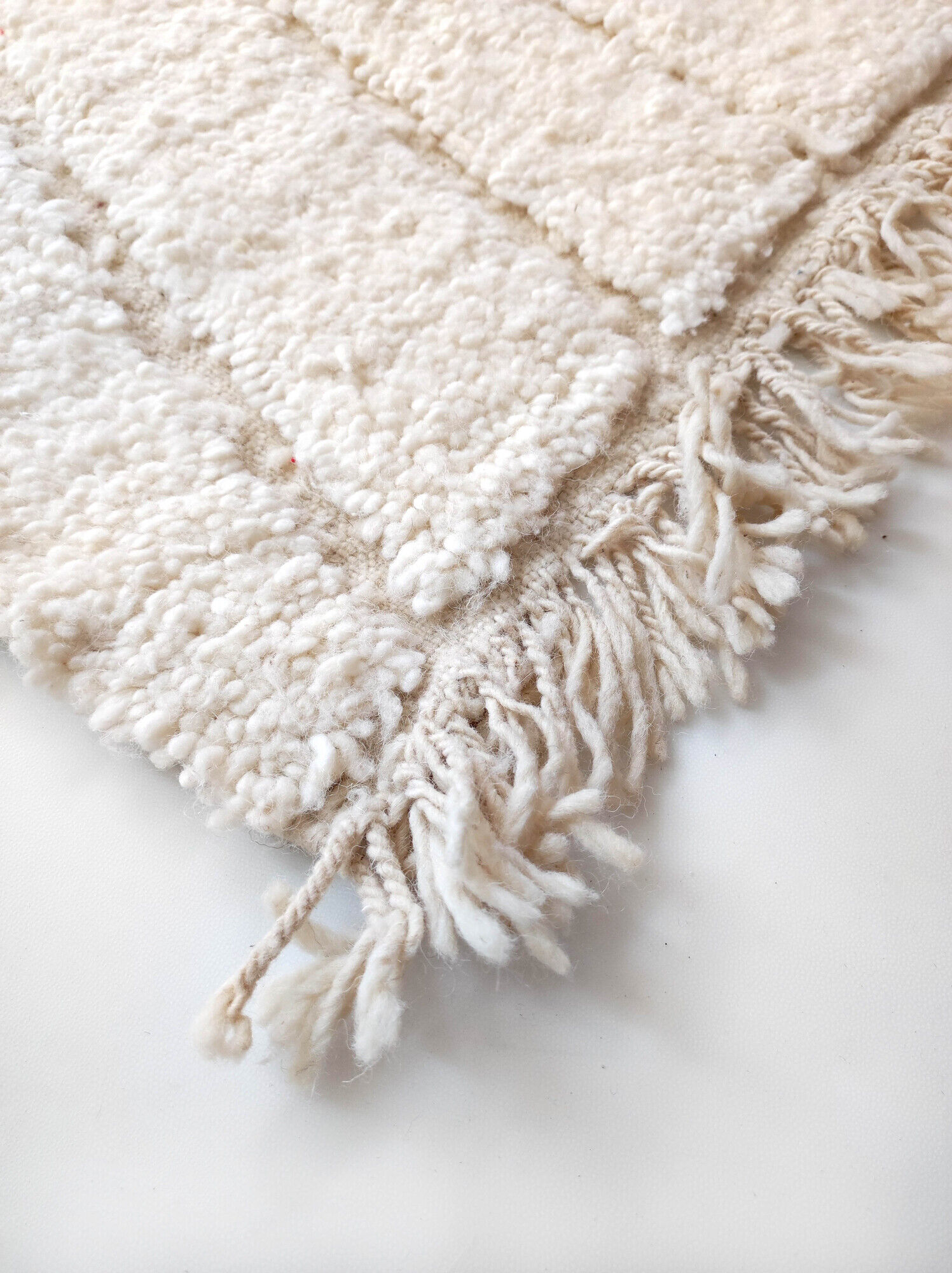 Moroccan Berber carpet blessed ouarain ecru plain with engraved diamonds 300x207cm