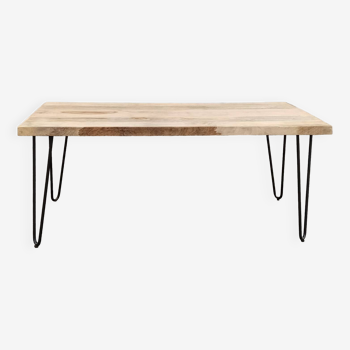 Table en bois avec pieds épingles