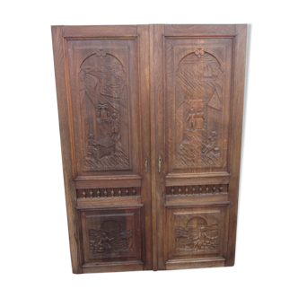 Paire de portes anciennes en bois sculptées