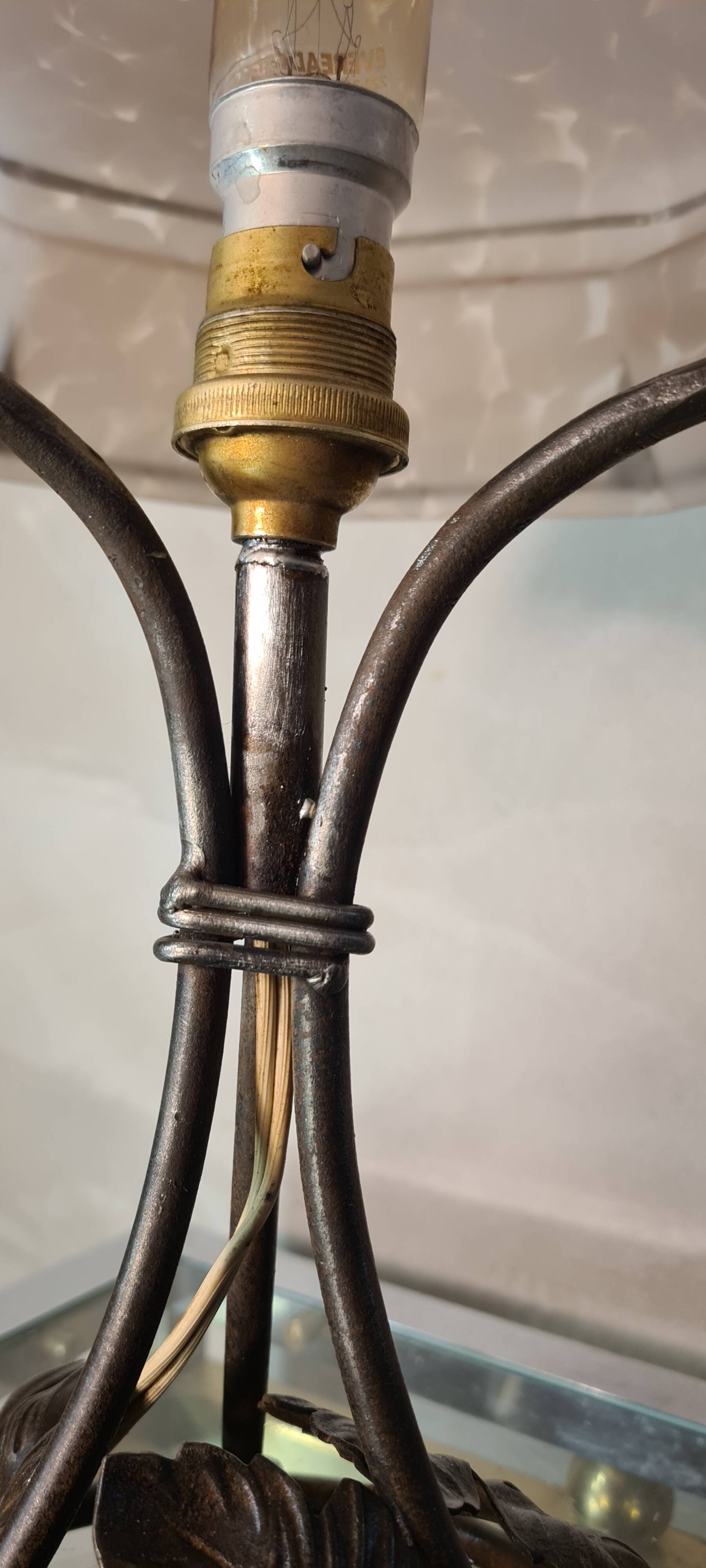 Wrought iron lamp brandt style, muller art deco with pink clichy glass lampshade and gilding 27x21