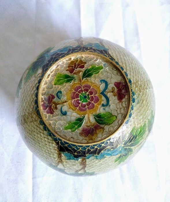 Openwork plique-à-jour enamel pot - 1920 to 1949 - China