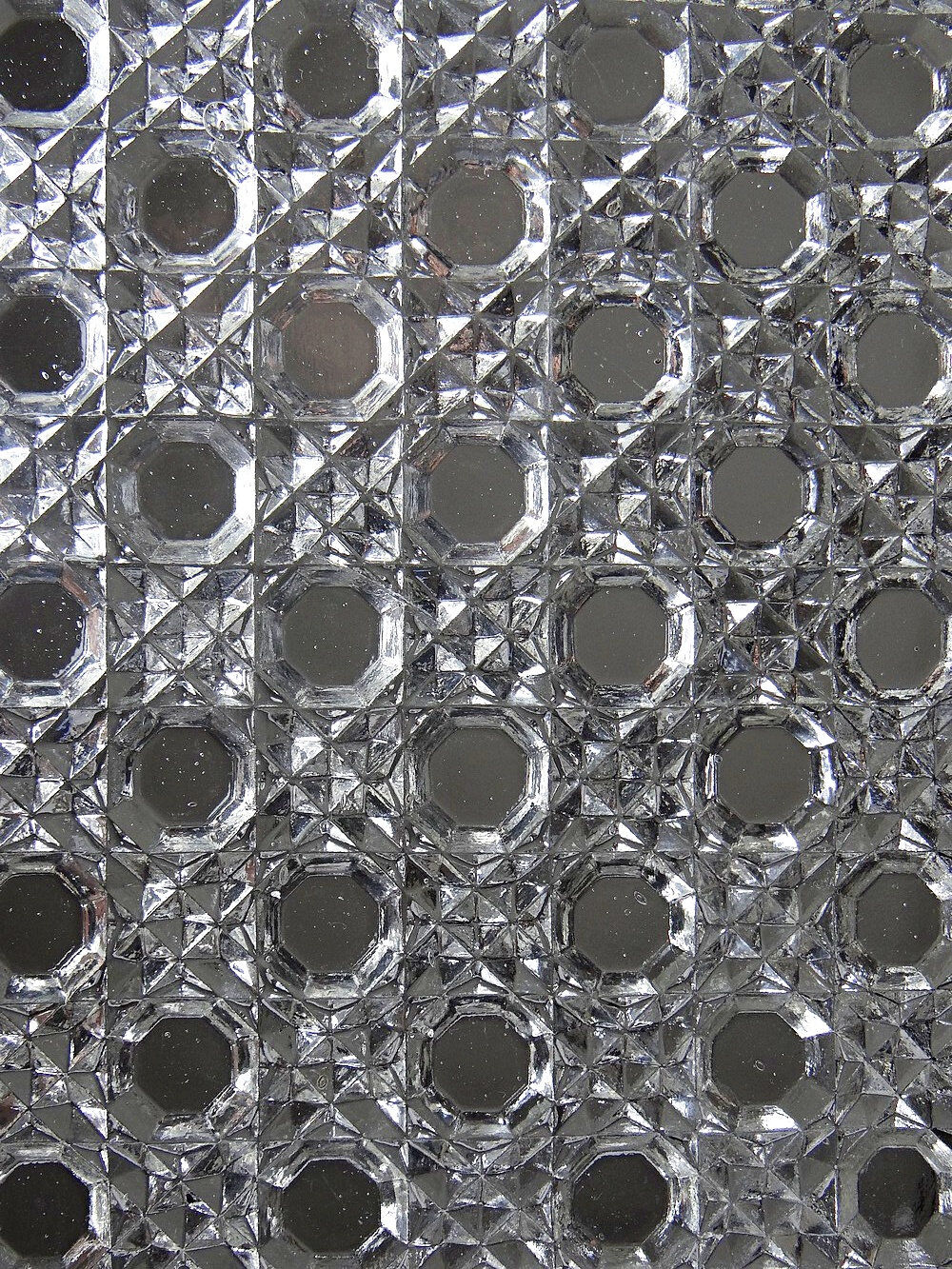 6 petites chopes et plateau vintages/anciennes en verre pressé style art déco