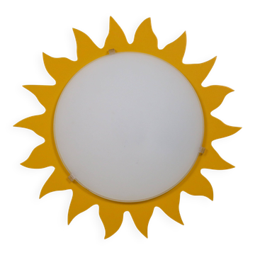 Plafonnier vintage “soleil” Massive Belgium en verre opalin et bois laqué j
