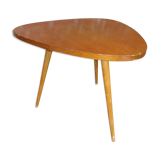 Table d'appoint 1950 de forme libre en bois clair pied fuseau compas