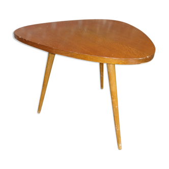 Table d'appoint 1950 de forme libre en bois clair pied fuseau compas