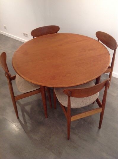 Set table and 4 chairs Parker Furniture
