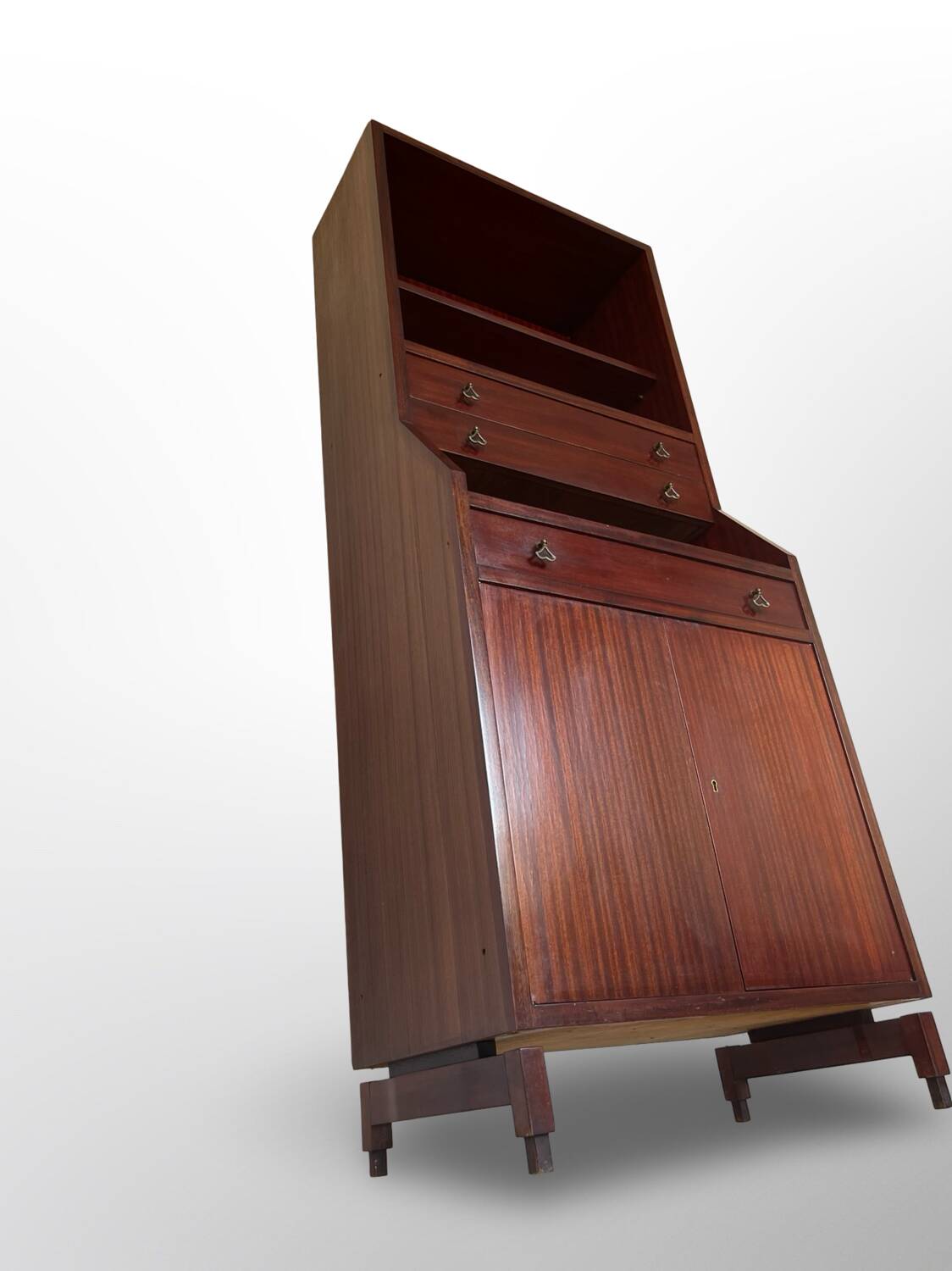 Bibliothèque italienne en bois et placage d'acajou, années 1960.