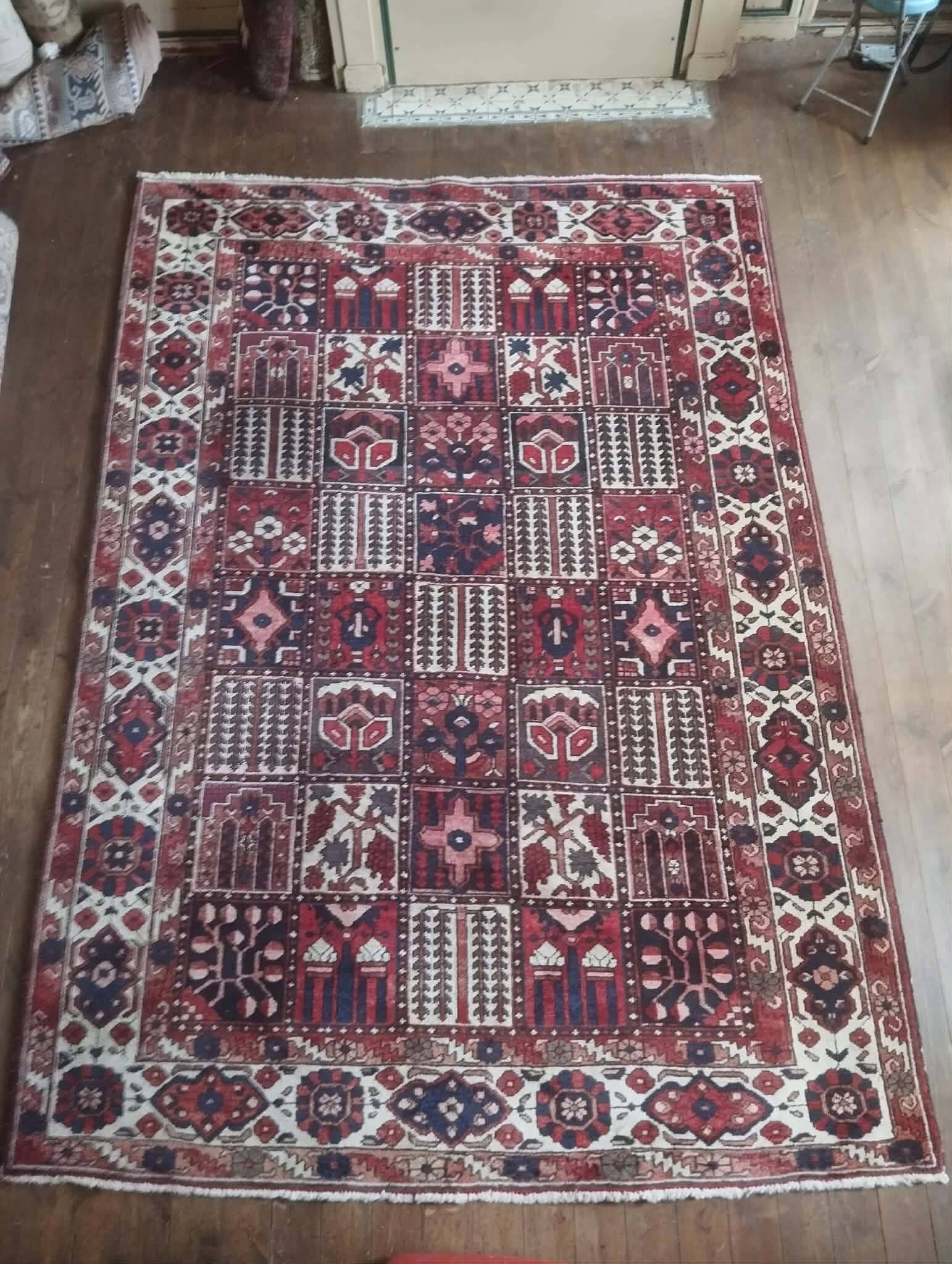 Handmade Bachtiar Persian rug 305x215cm