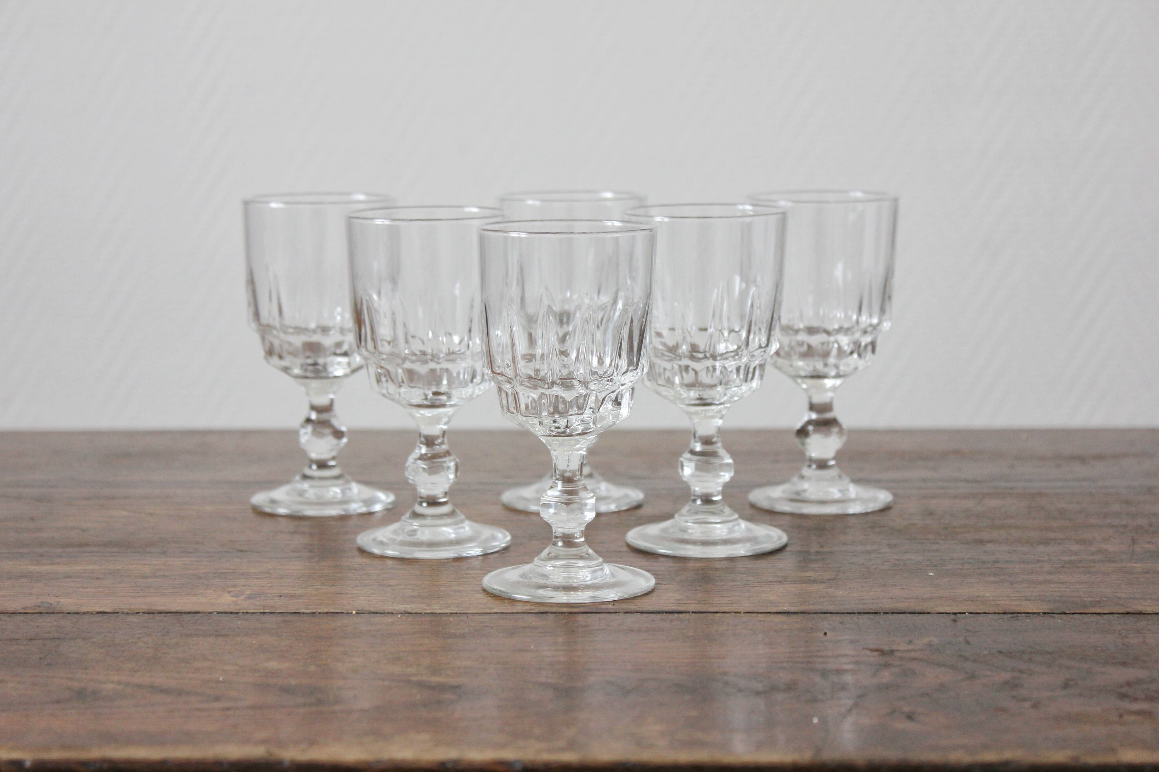 6 vintage Luminarc white wine glasses