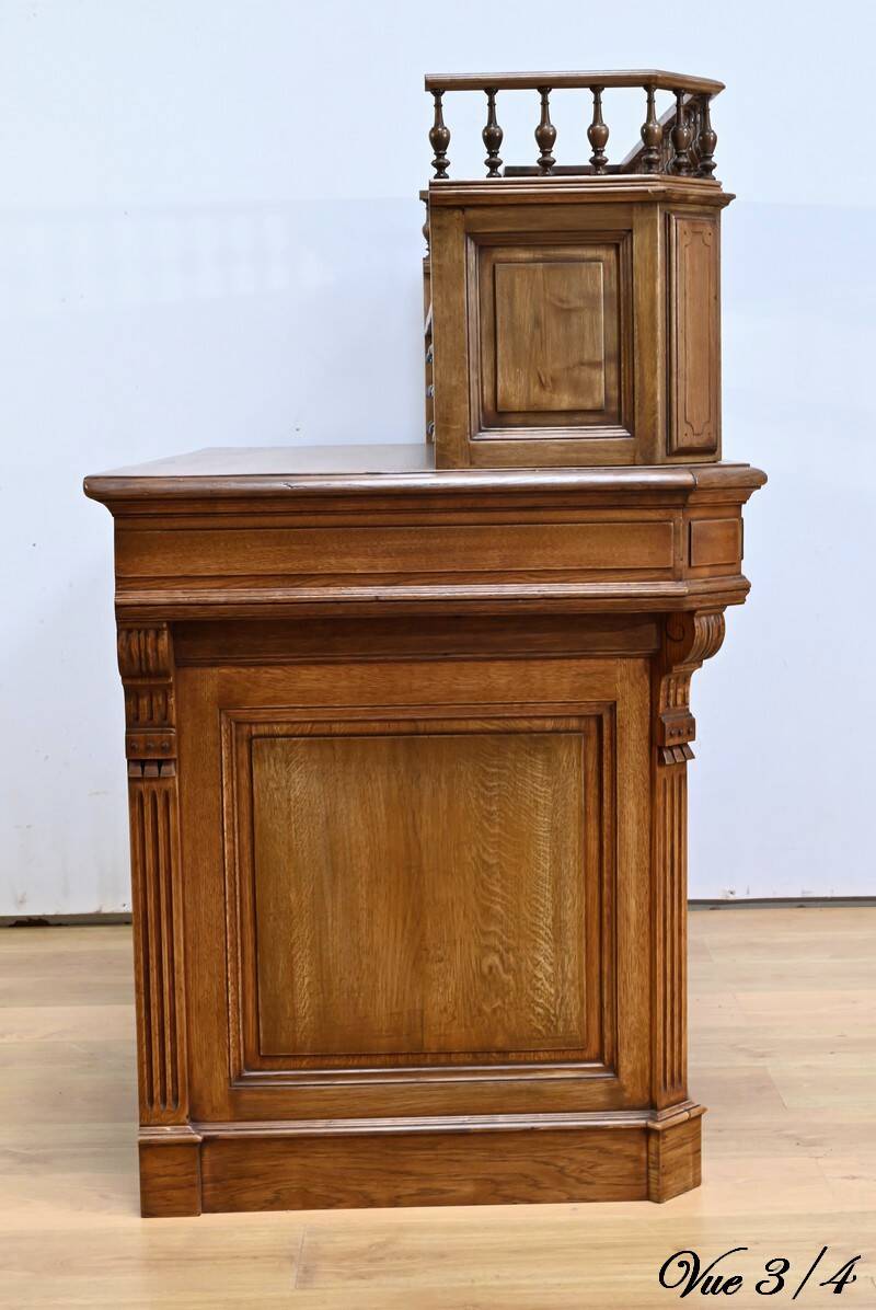 Oak apothecary counter – 1920