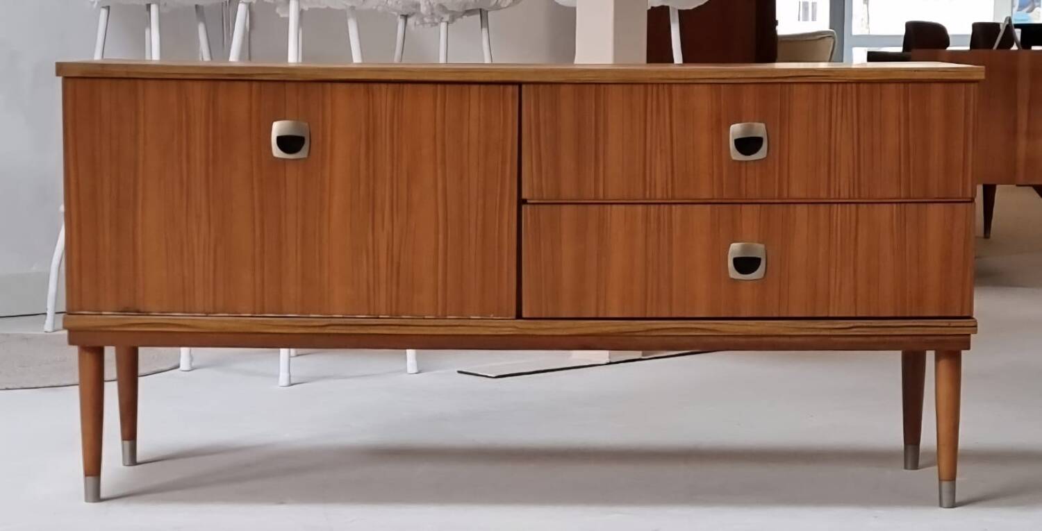 Buffet du milieu du siècle