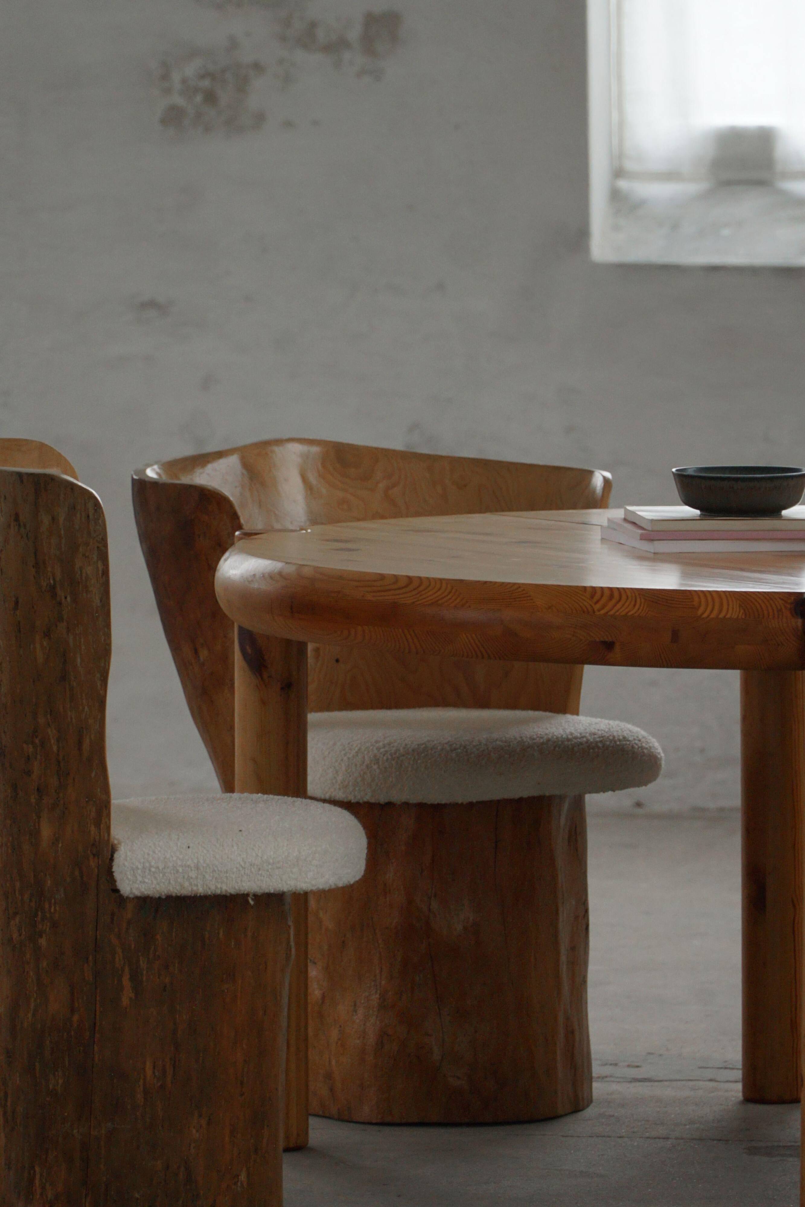 Rainer Daumiller, extendable round dining table in pine, modern Danish style, 1970s.