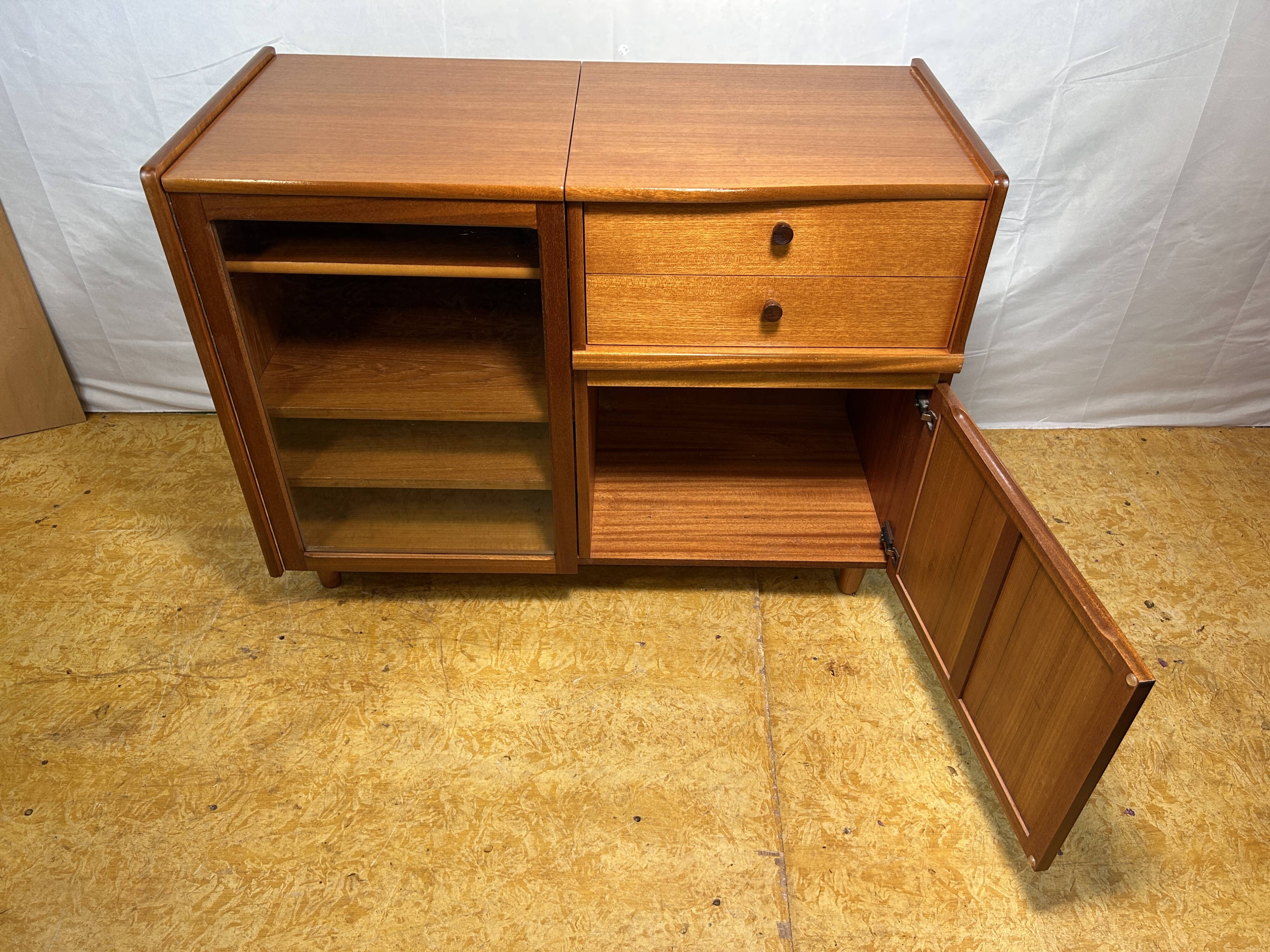Meuble à disques et à musique rétro vintage en teck du milieu du siècle par Parker Knoll 1970