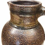 Grand vase pichet en grès brun avec anse