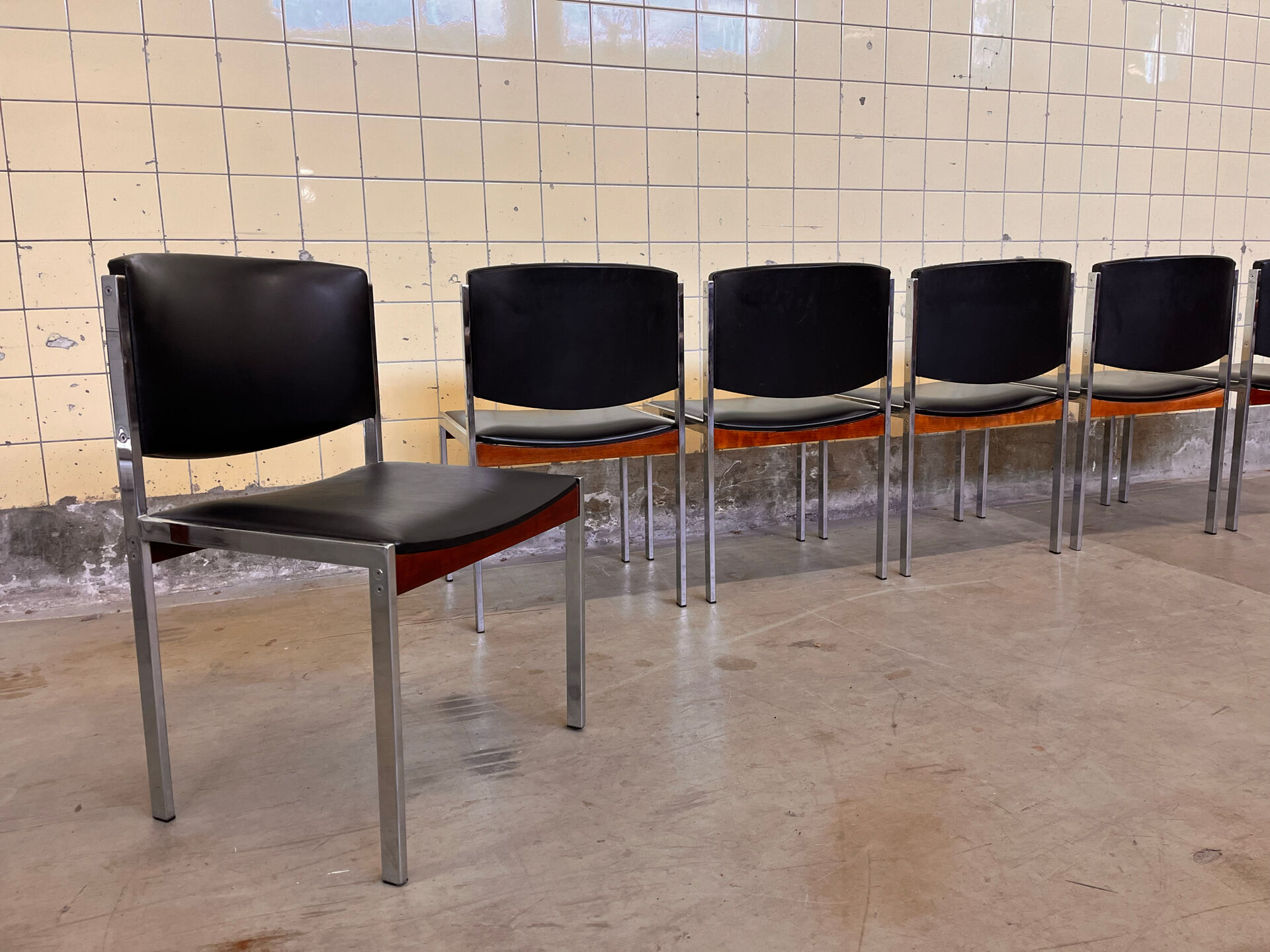 Set of six vintage chairs by Vform
