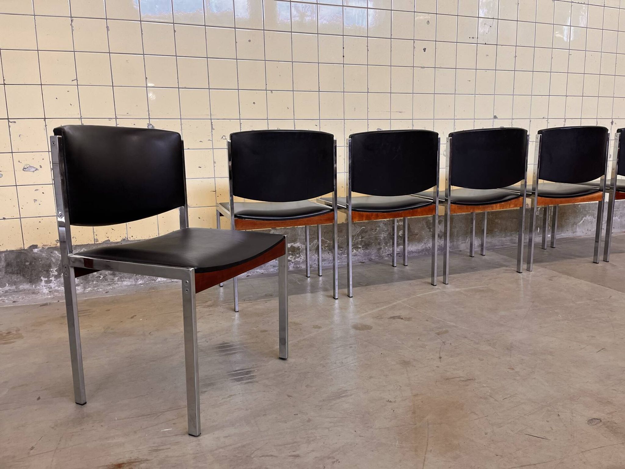 Set of six vintage chairs by Vform